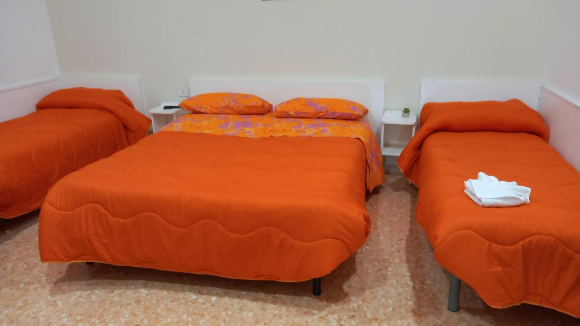 Quadruple Room with Private Bathroom photo 2