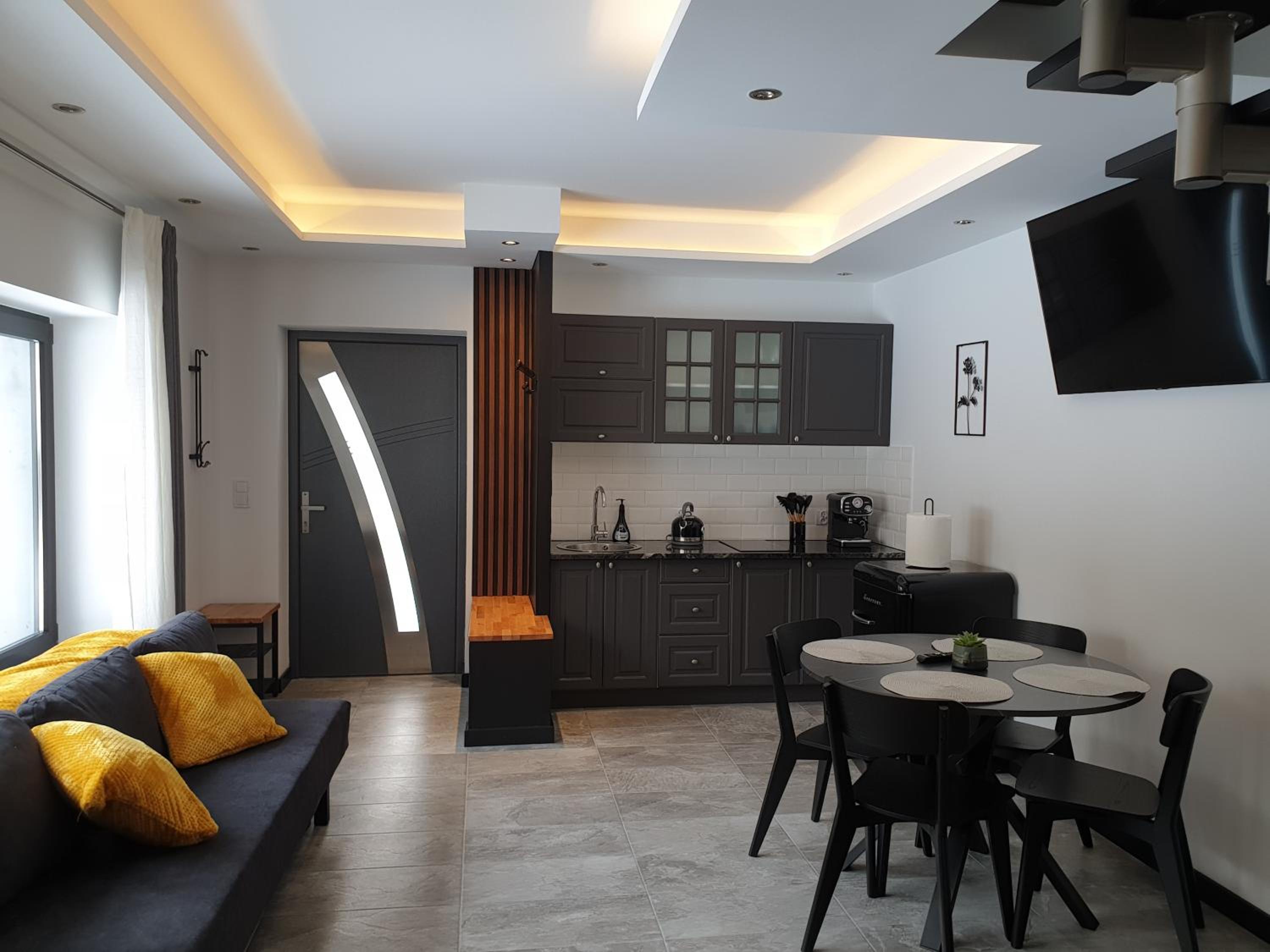 Two-Bedroom House - Photo 2