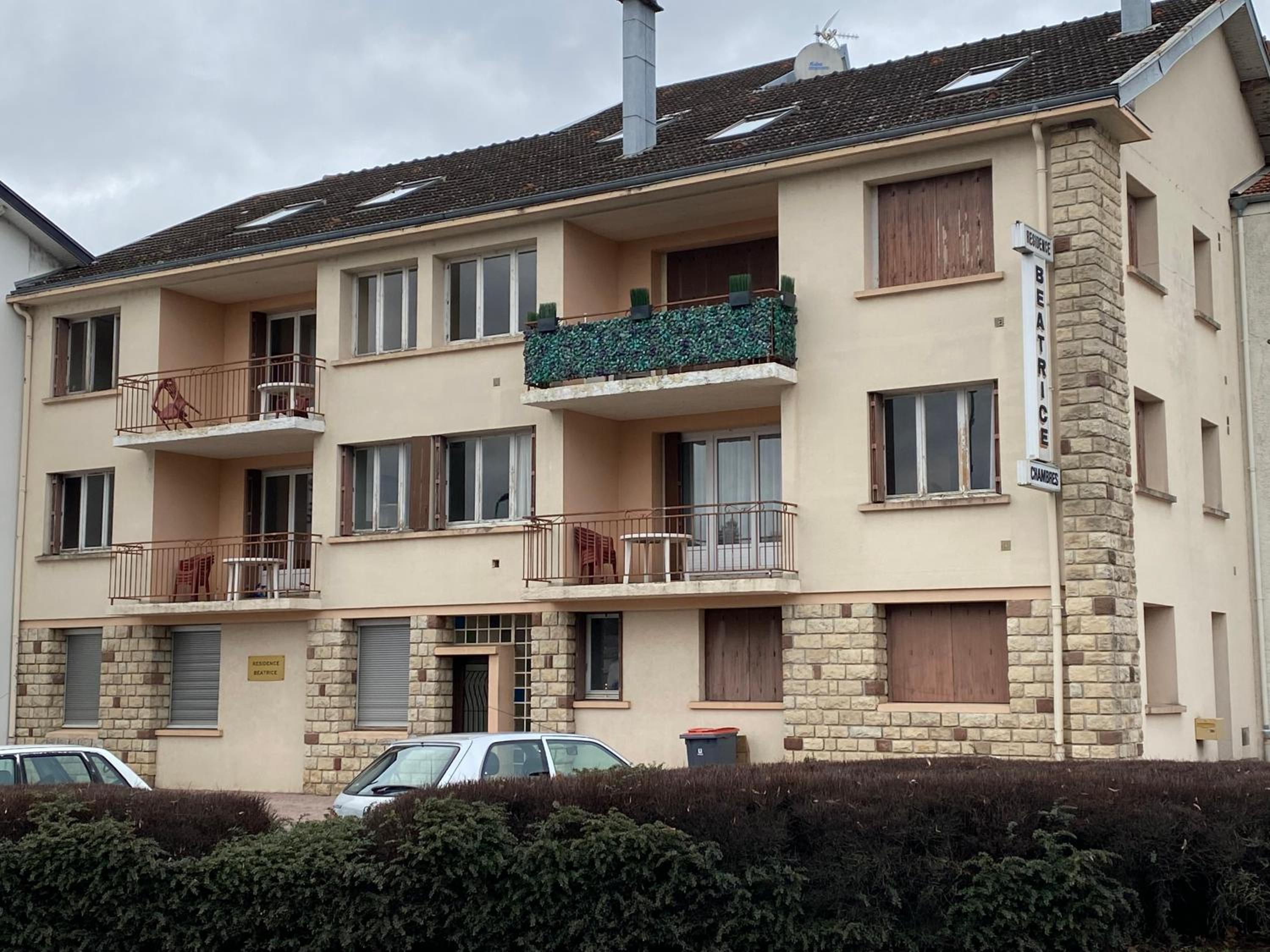 Apartment with Balcony - Photo 6