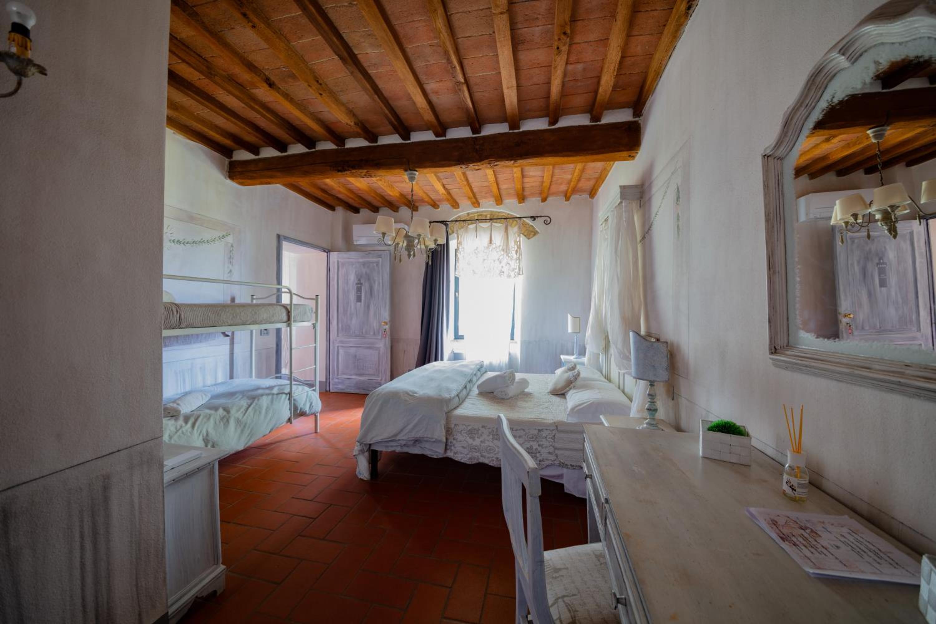 Deluxe Quadruple Room - Photo 10
