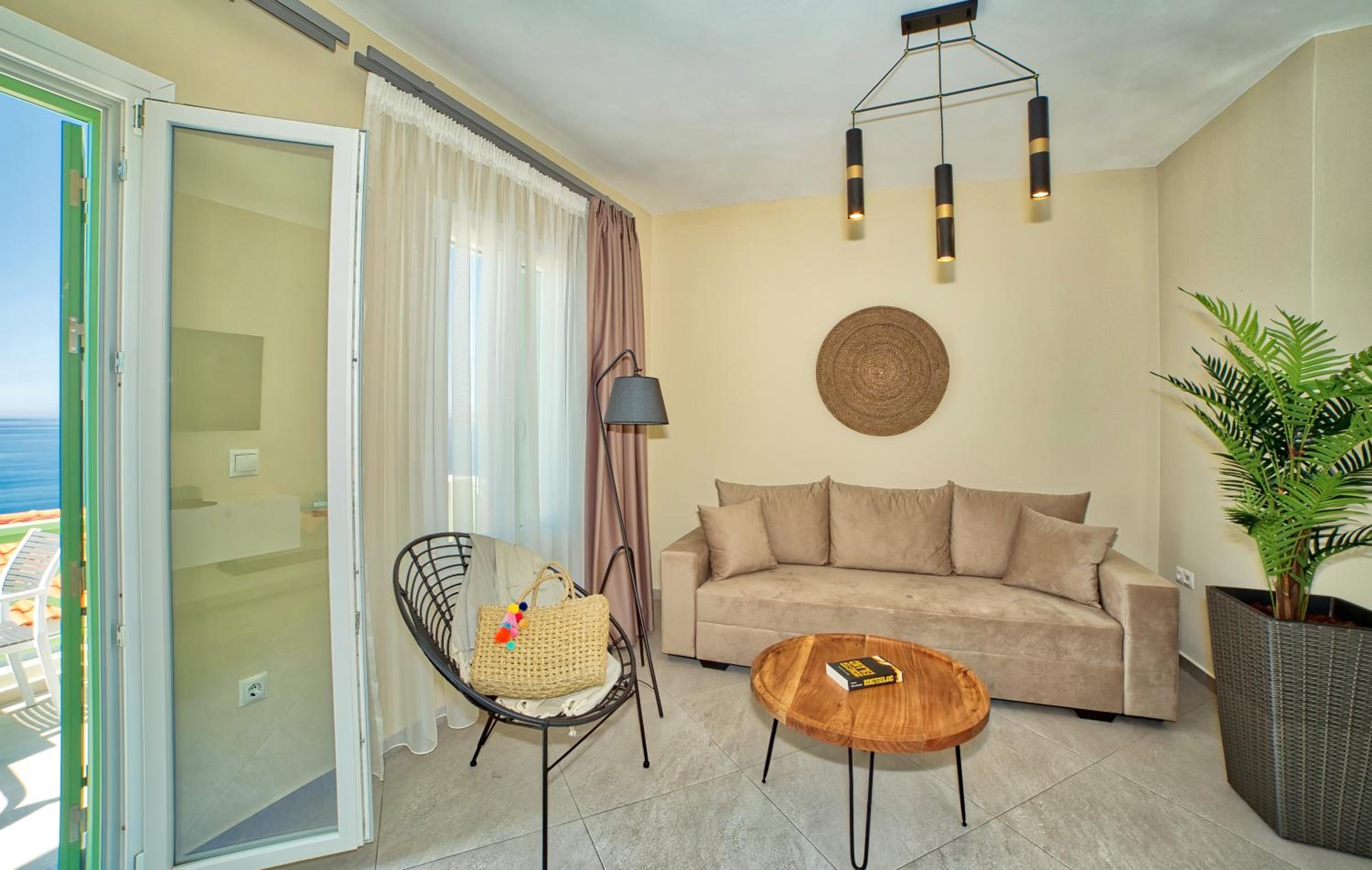 Suite with Sea View - Photo 9