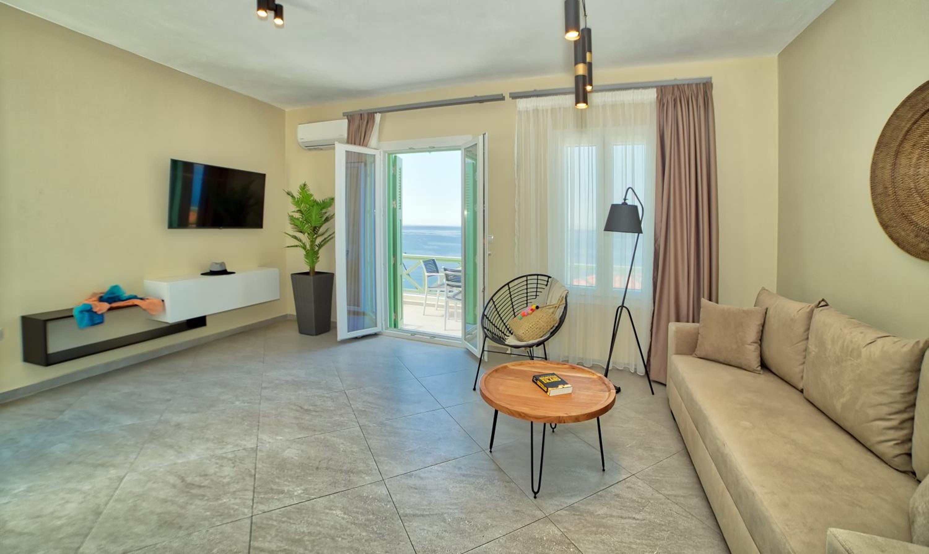 Suite with Sea View - Photo 17