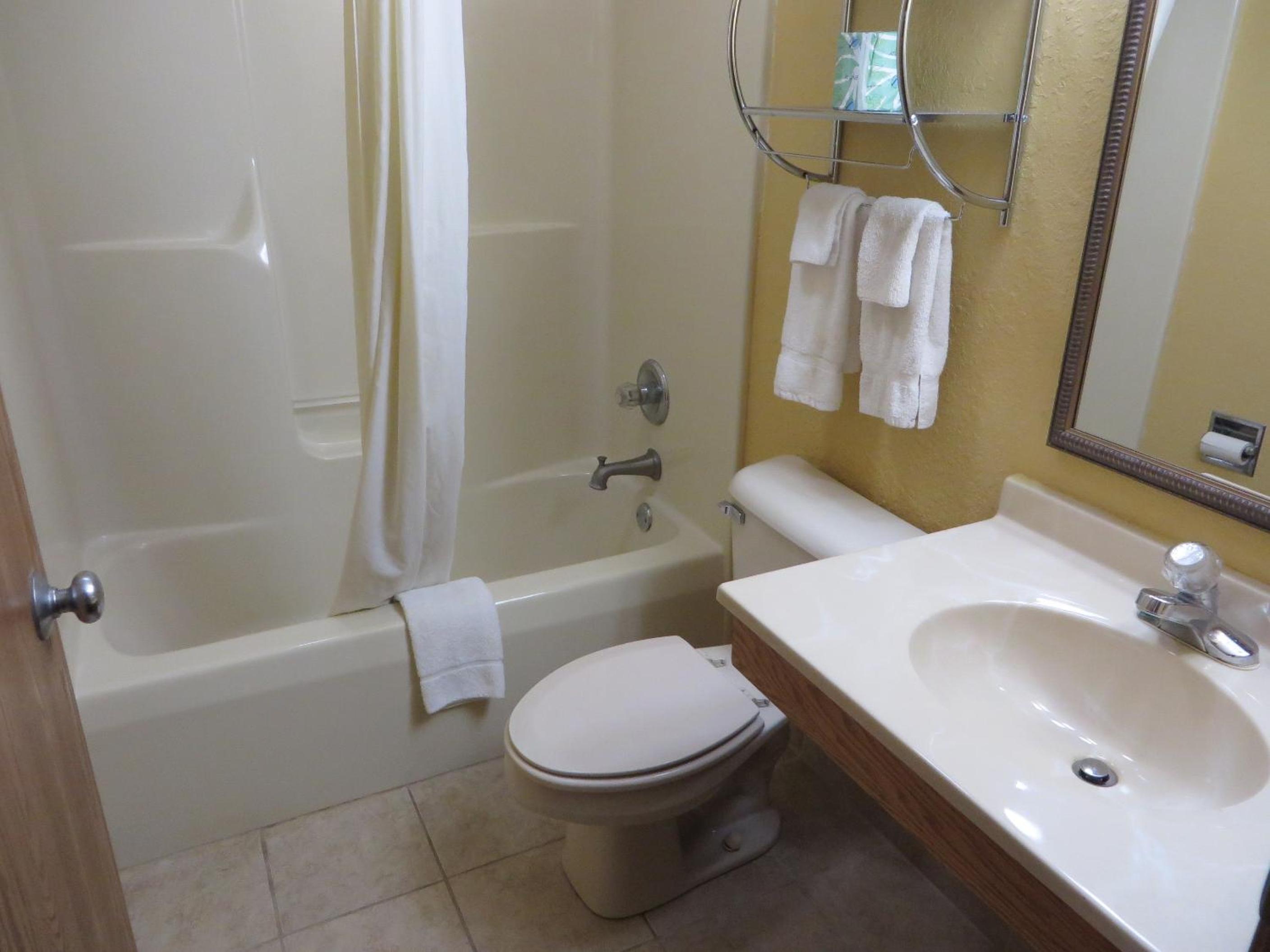 Standard King Room - Non Smoking - Photo 2