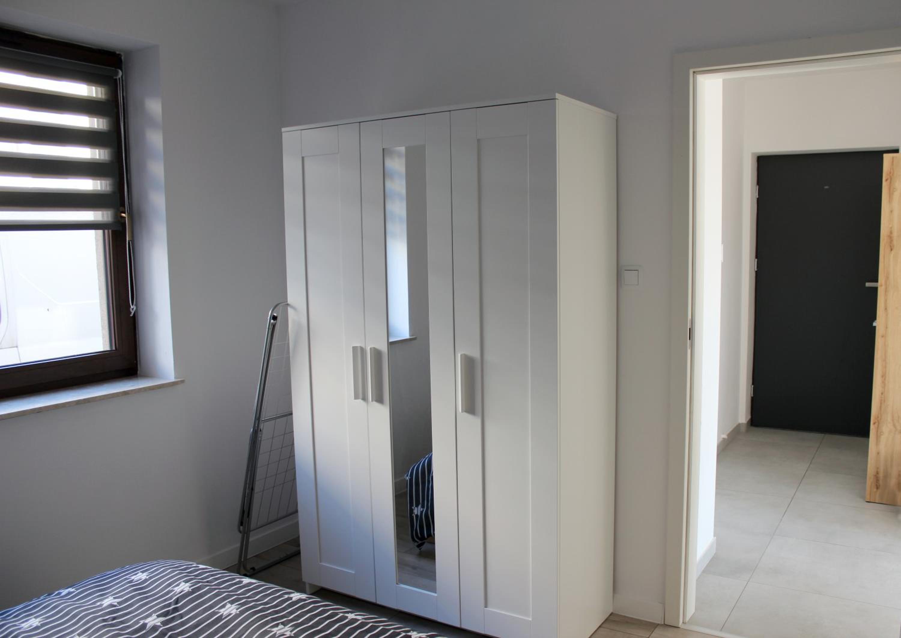 One-Bedroom Apartment - Photo 2