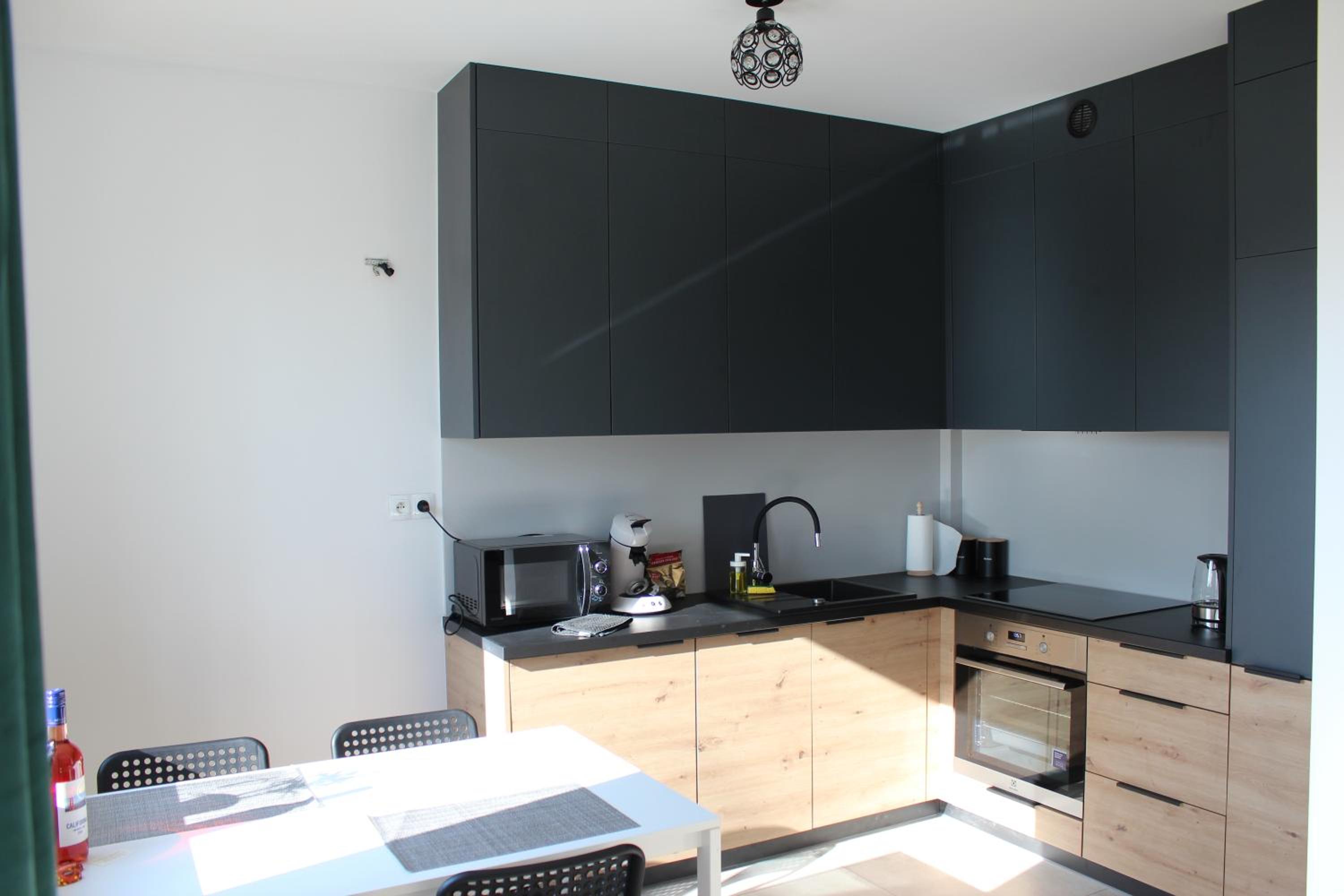 One-Bedroom Apartment - Photo 3