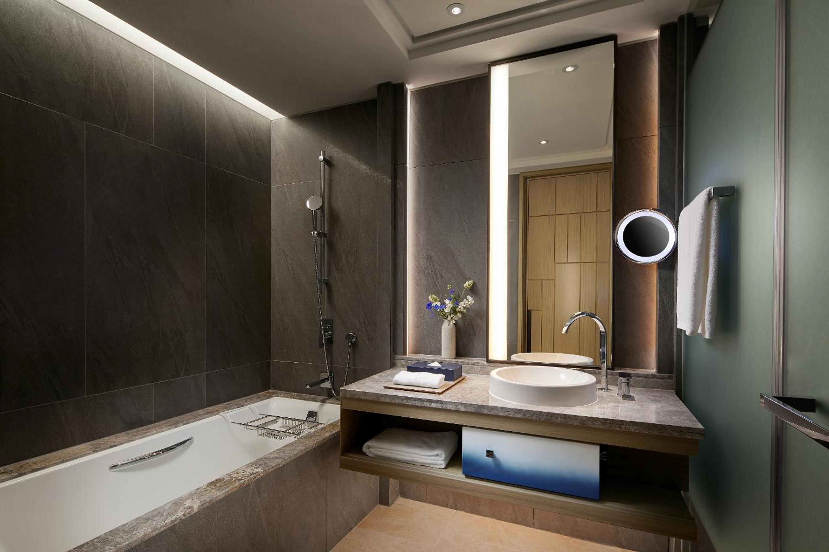 Signiel Premier Family Twin Room with City View - Photo 4