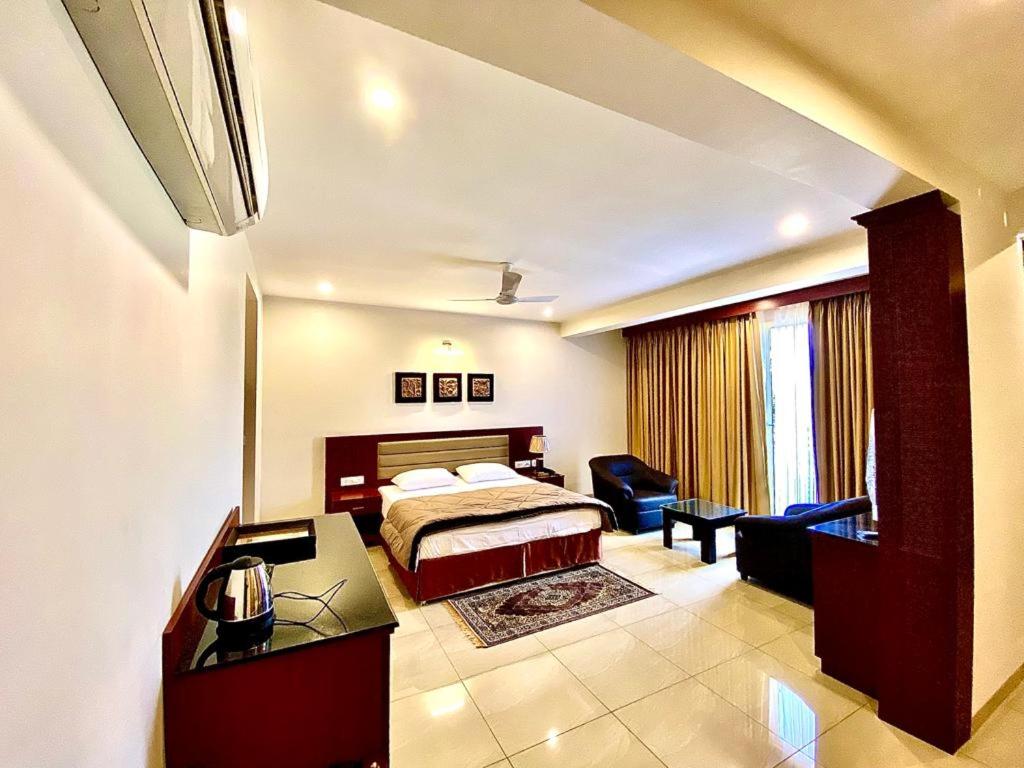 Deluxe King Room photo 3
