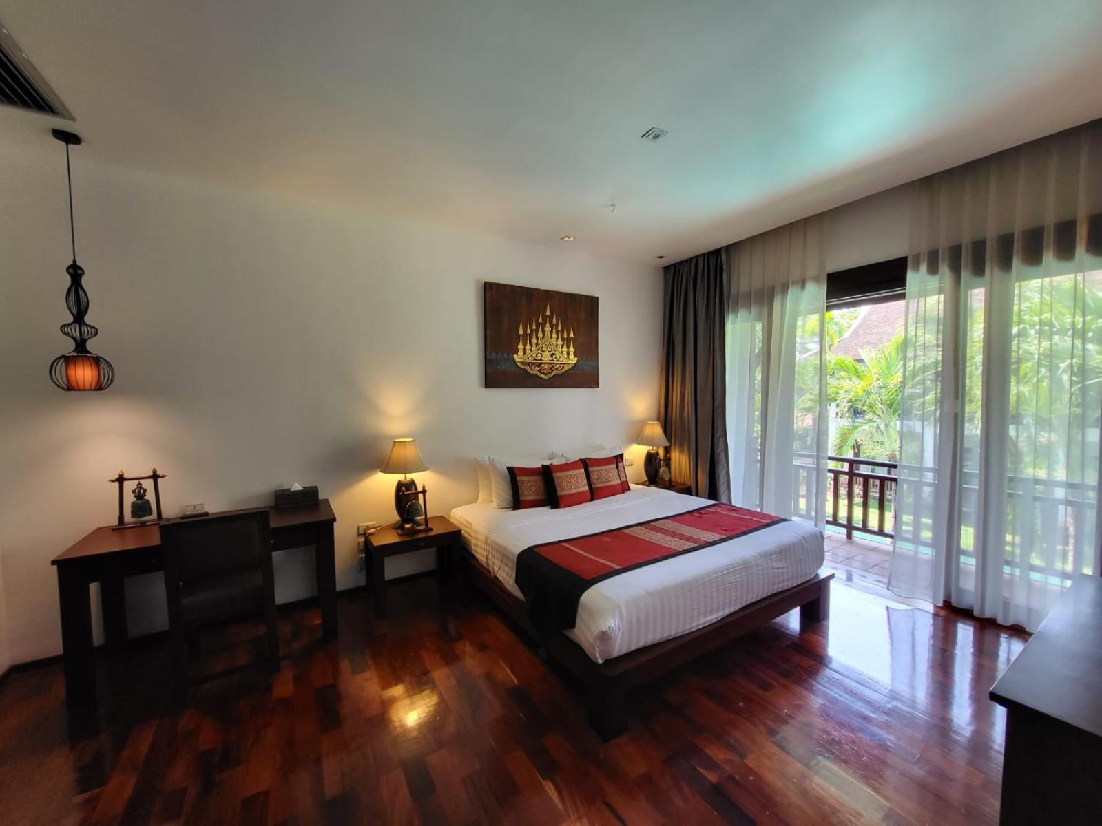 Deluxe King Suite photo 3