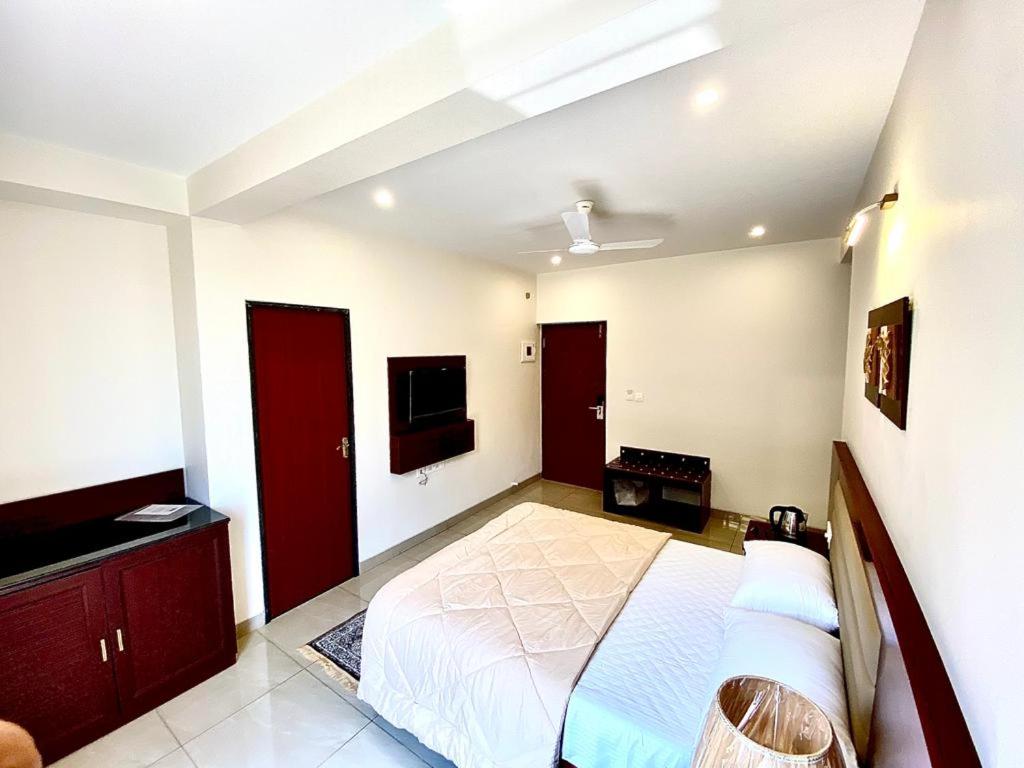 Deluxe Queen Room - Photo 5
