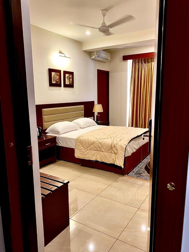 Deluxe Queen Room - Photo 6