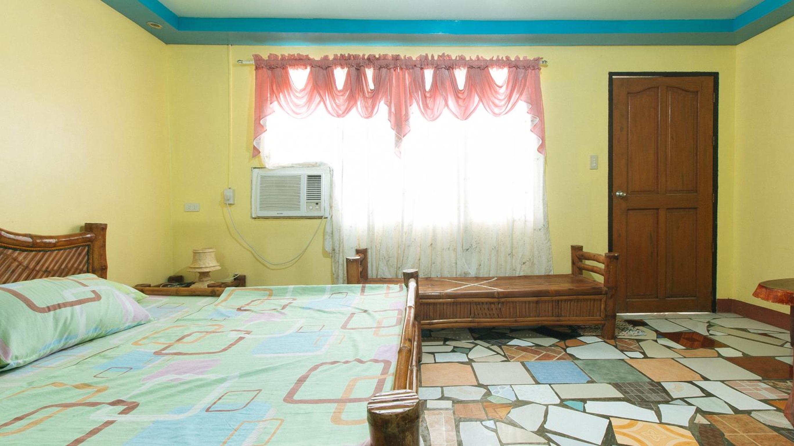 Family Room - Photo 4