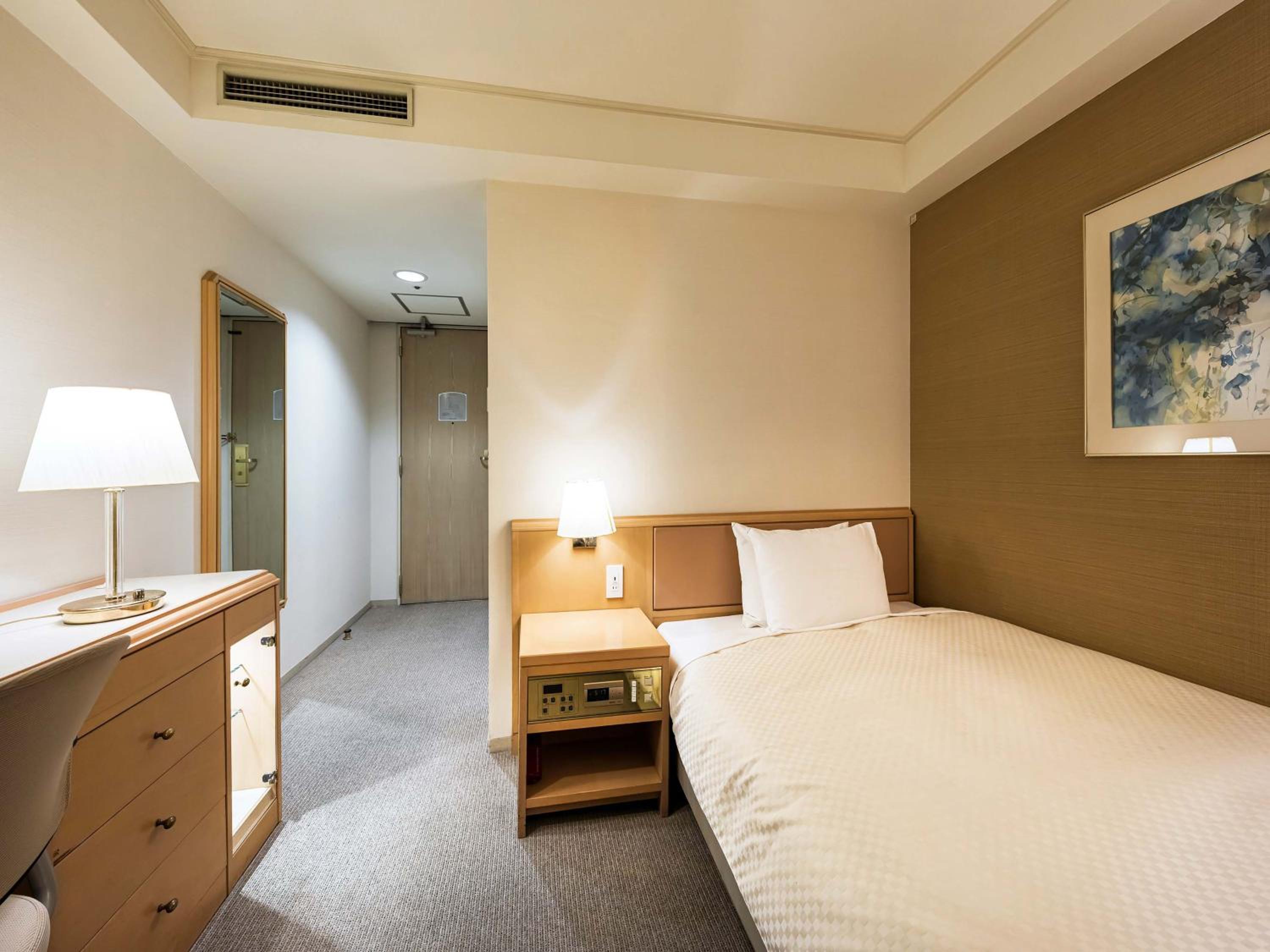 Compact Single Room - Non-Smoking photo 2