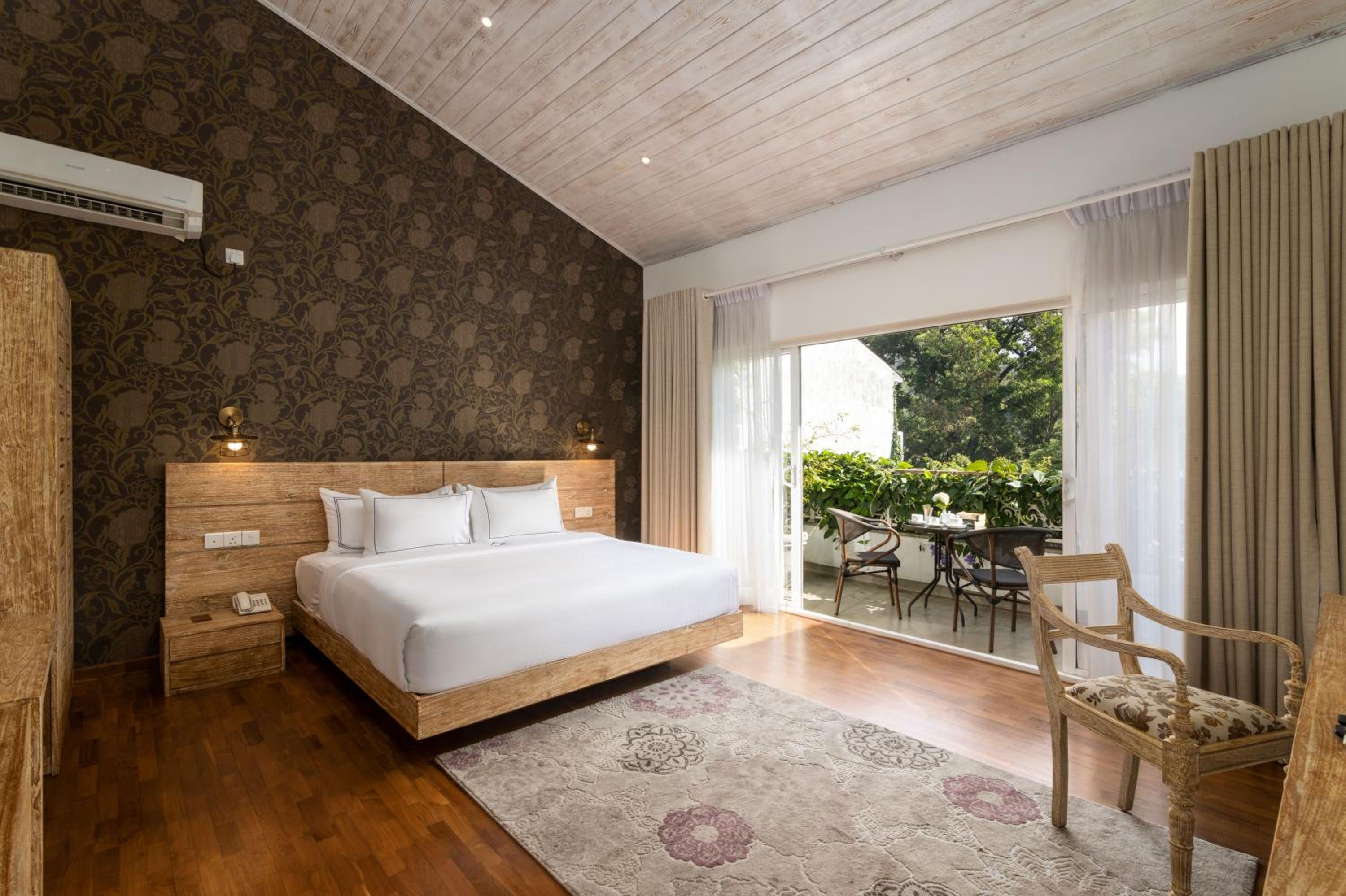 Deluxe Double Room with Balcony photo 1