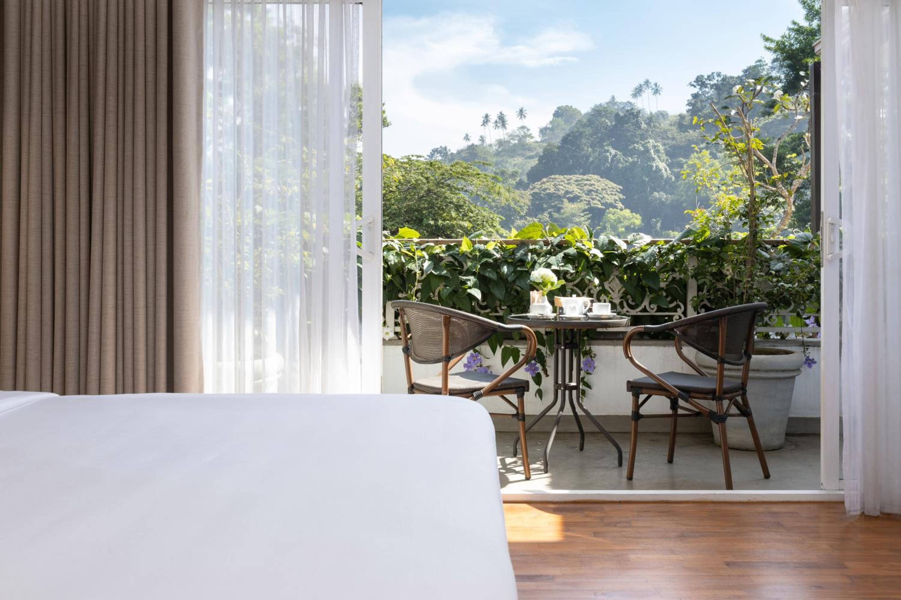 Deluxe Double Room with Balcony photo 3
