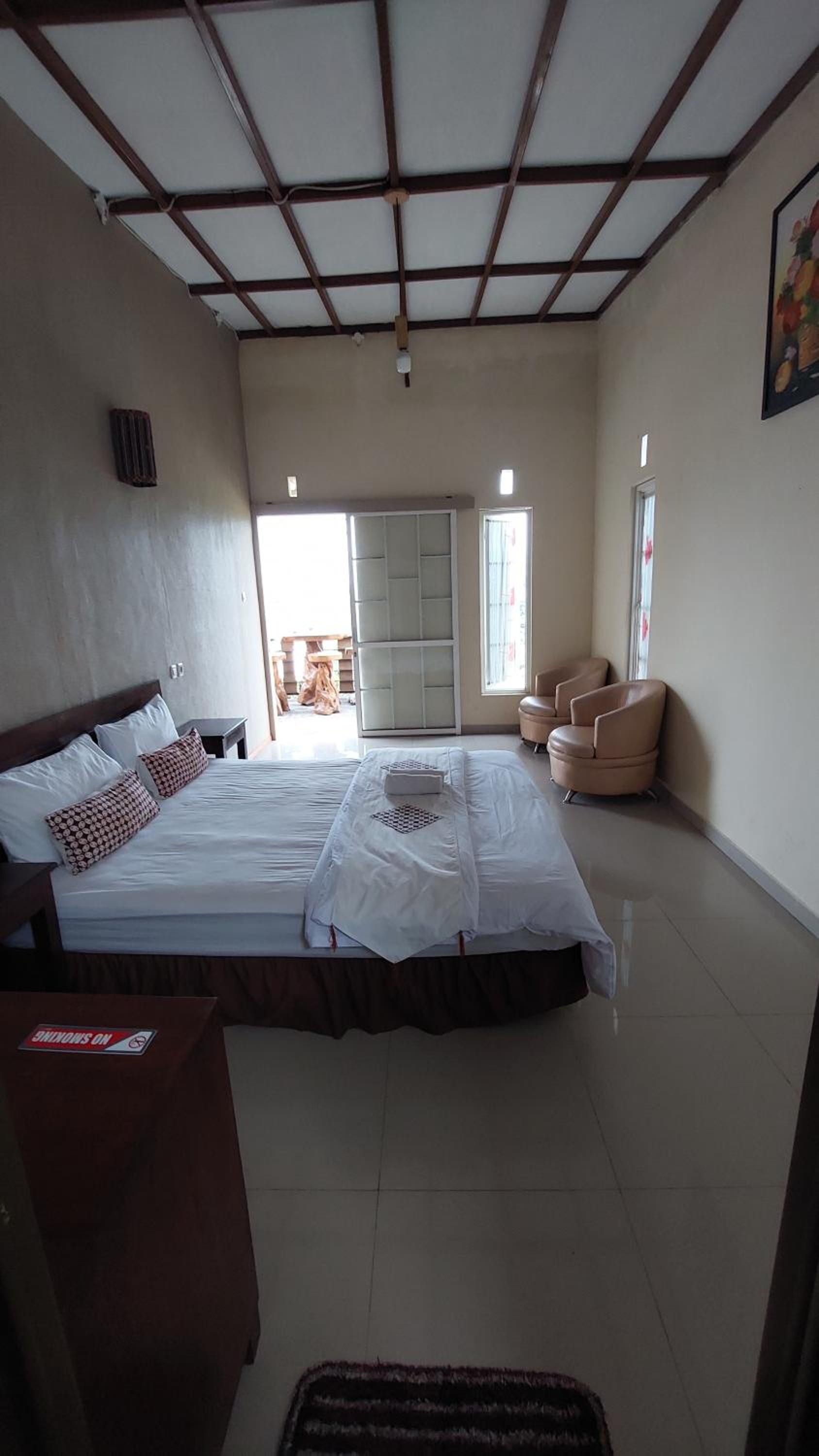 Queen Room with Balcony - Photo 6