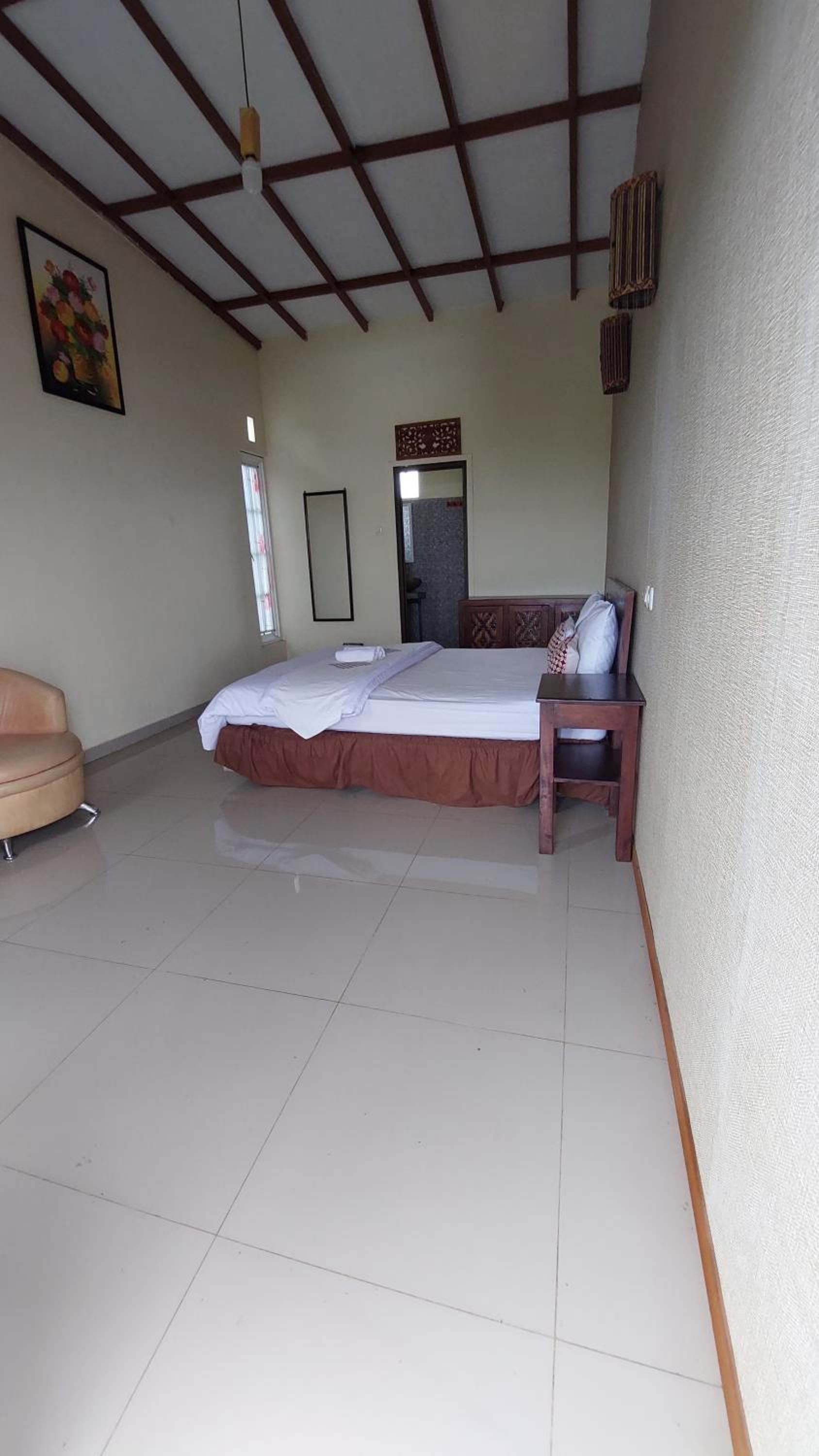 Queen Room with Balcony - Photo 5
