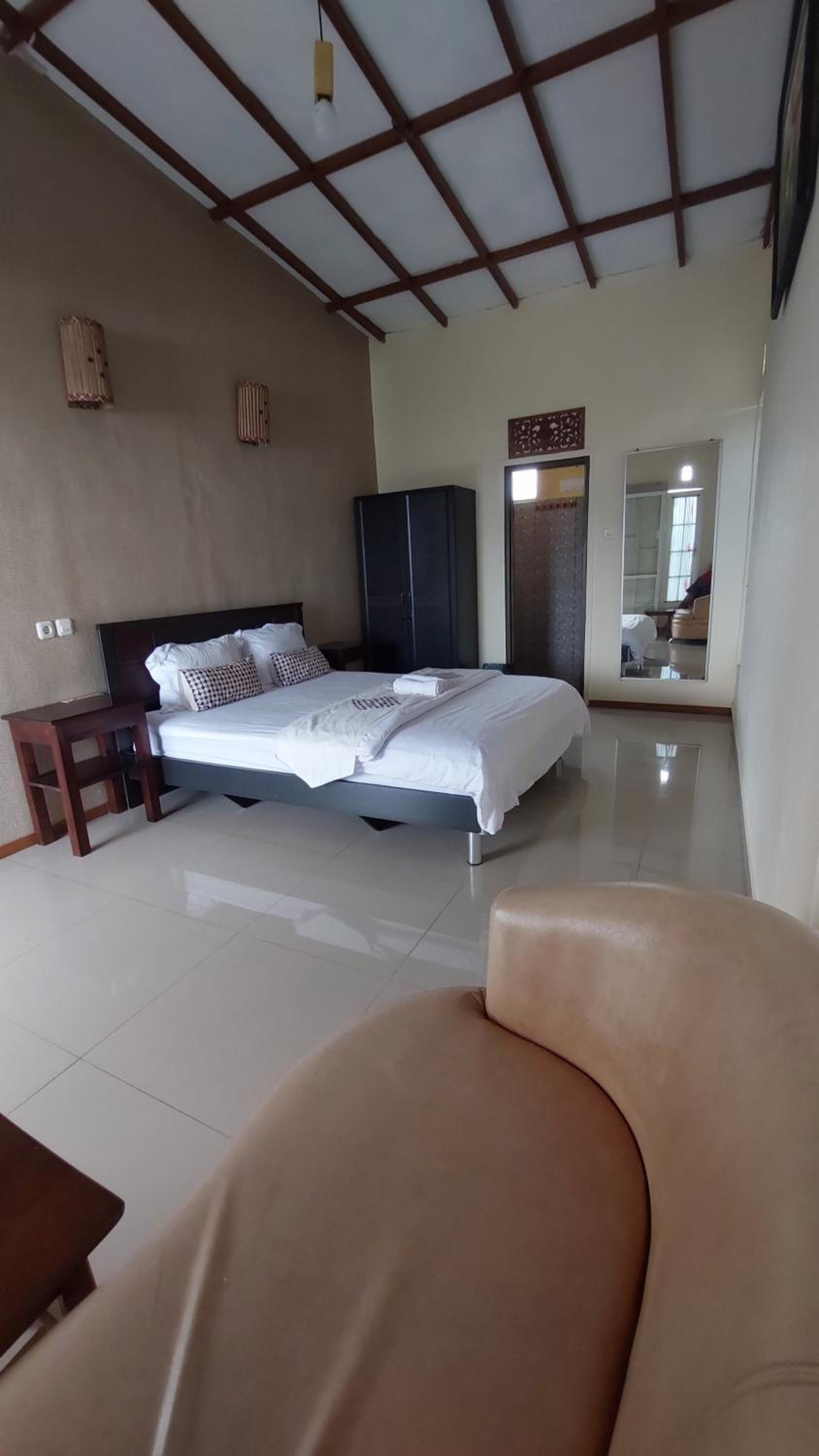 Queen Room with Balcony - Photo 1