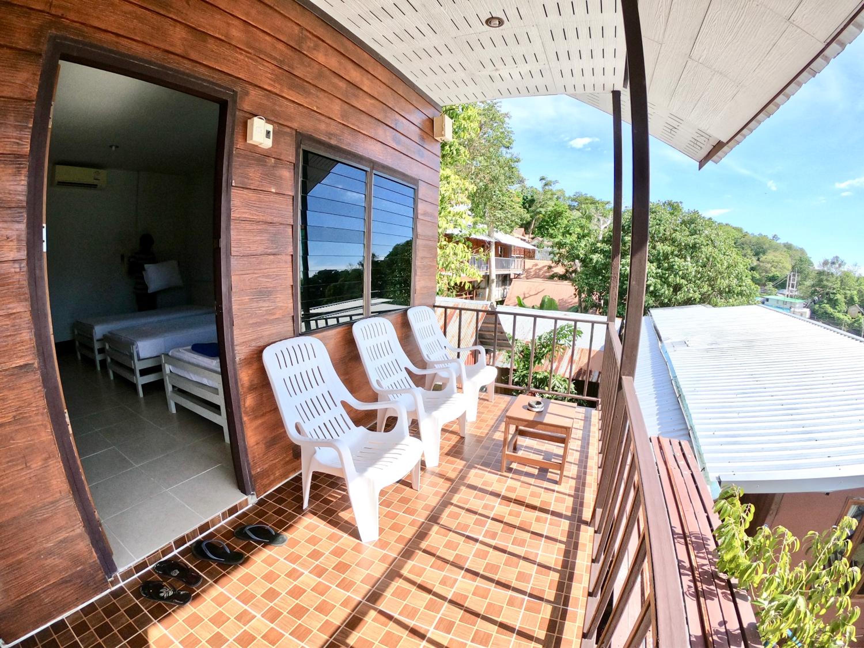 Triple Room with Private Bathroom - Photo 3