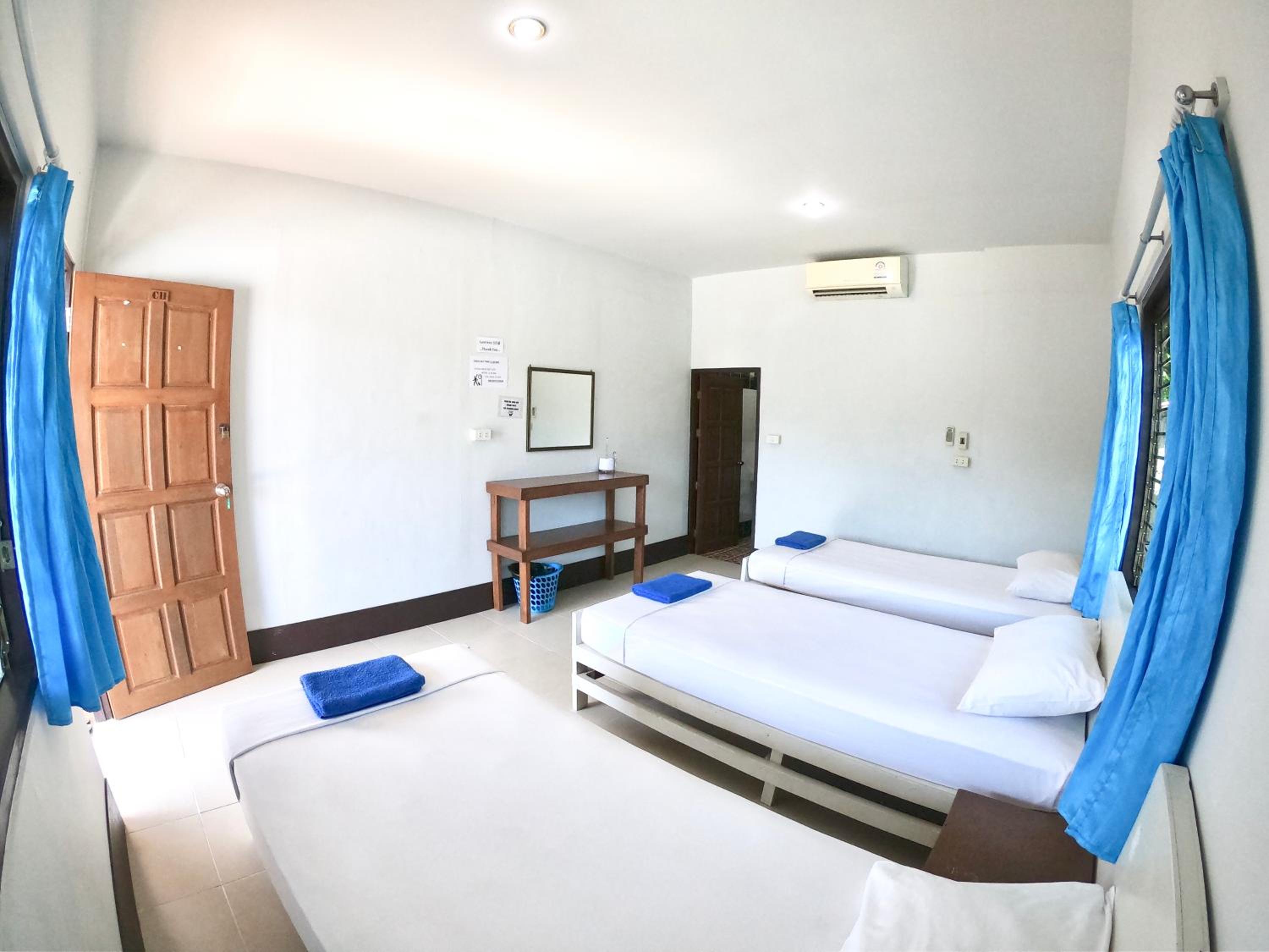 Triple Room with Private Bathroom - Photo 1