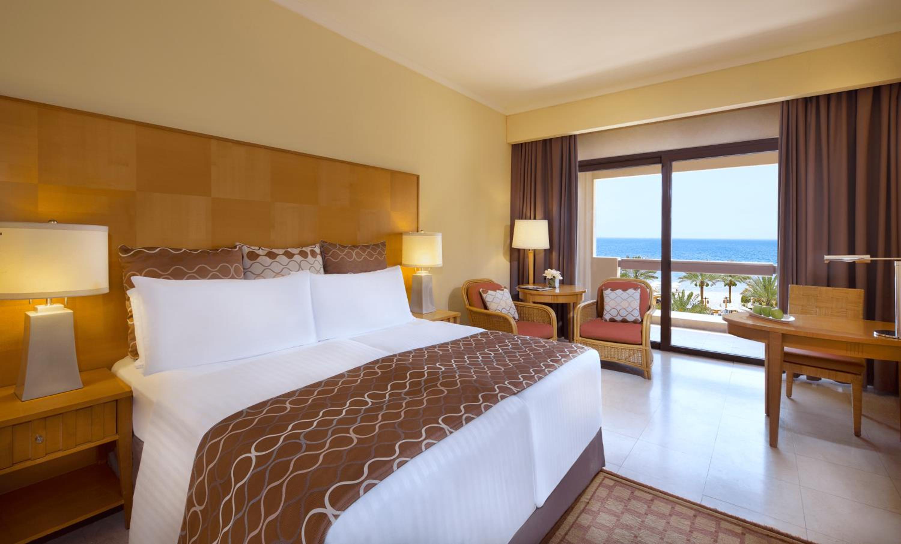 Premium King Room with Sea View - Photo 1