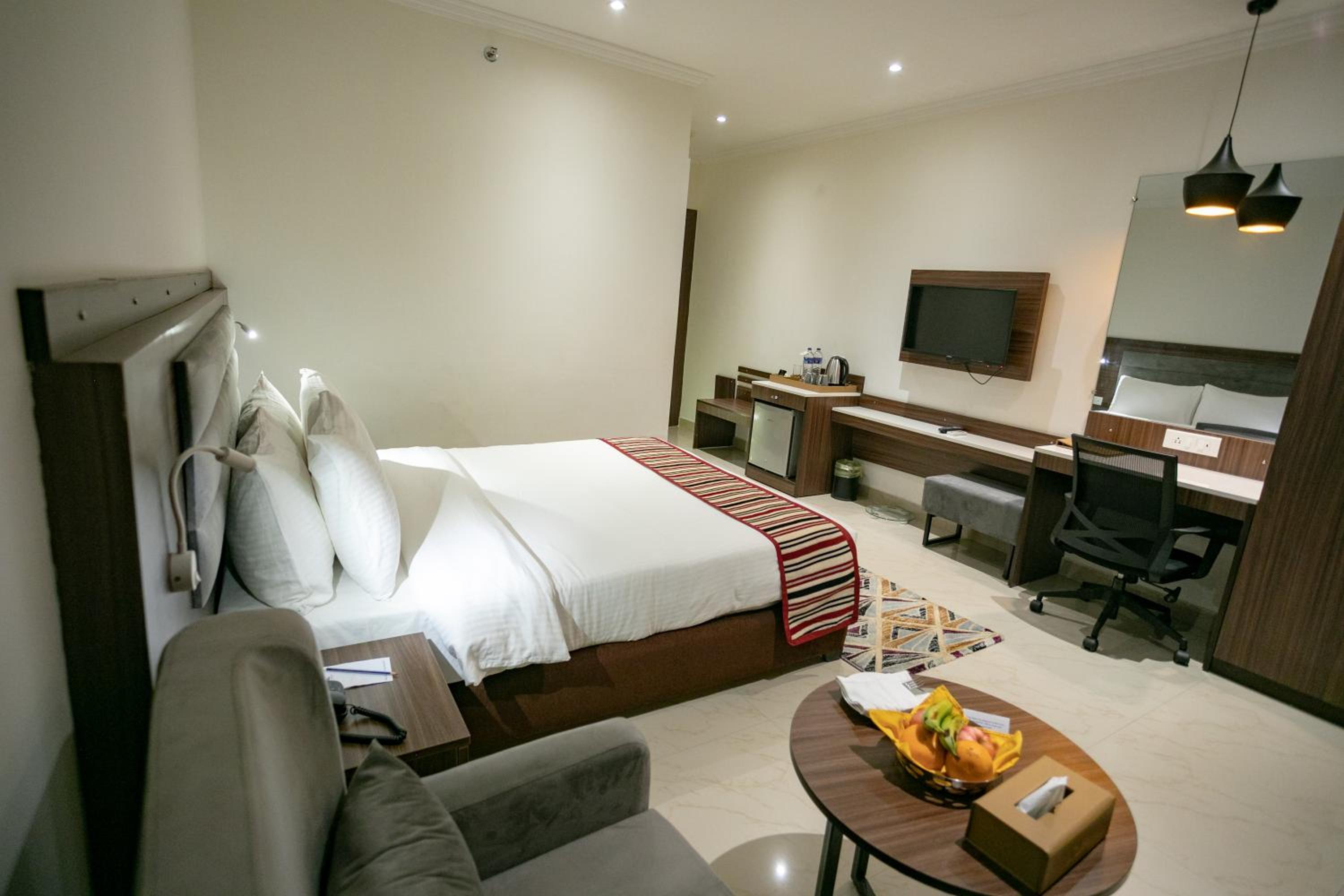 Deluxe King Room - Photo 1
