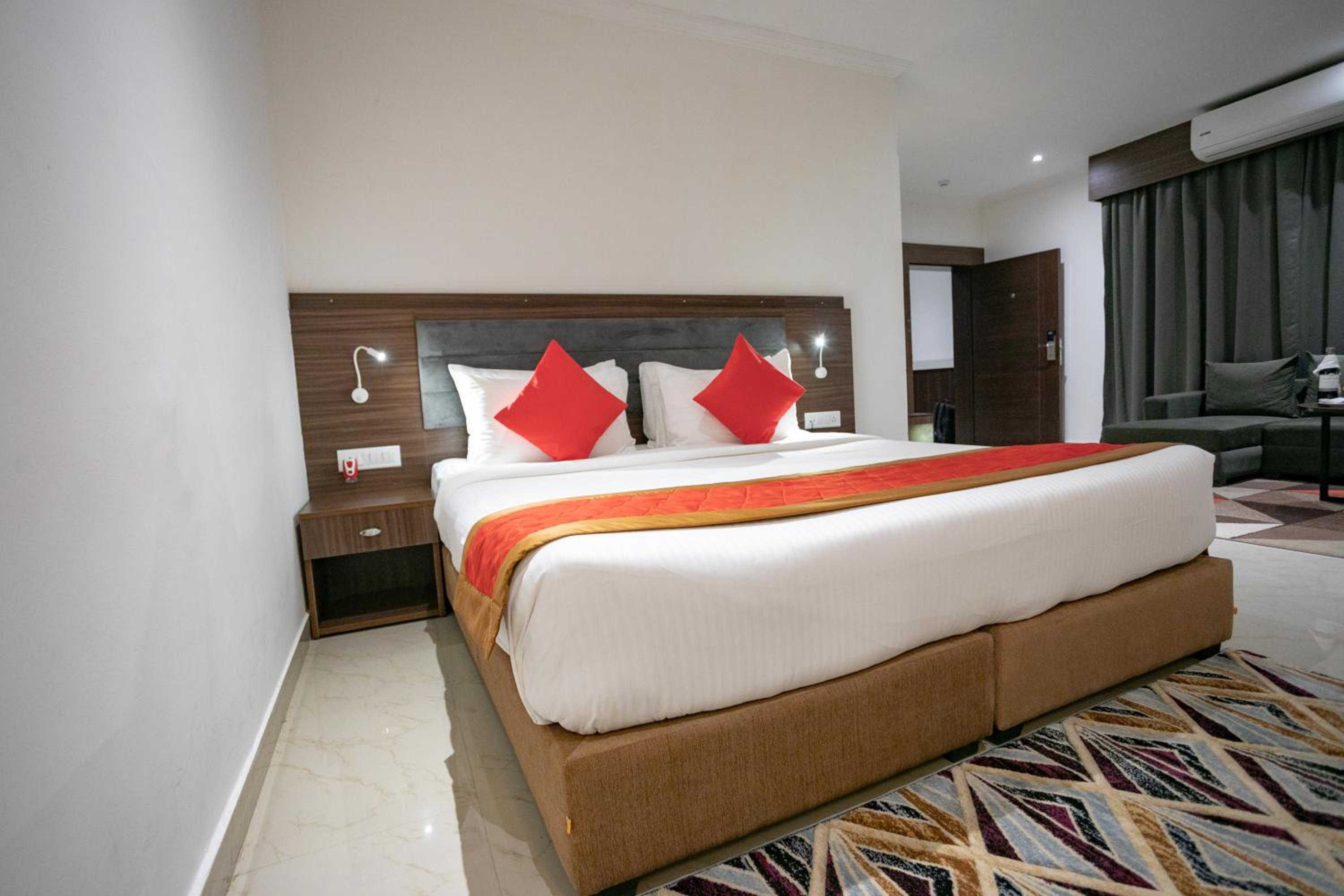 Standard King Room - Photo 2