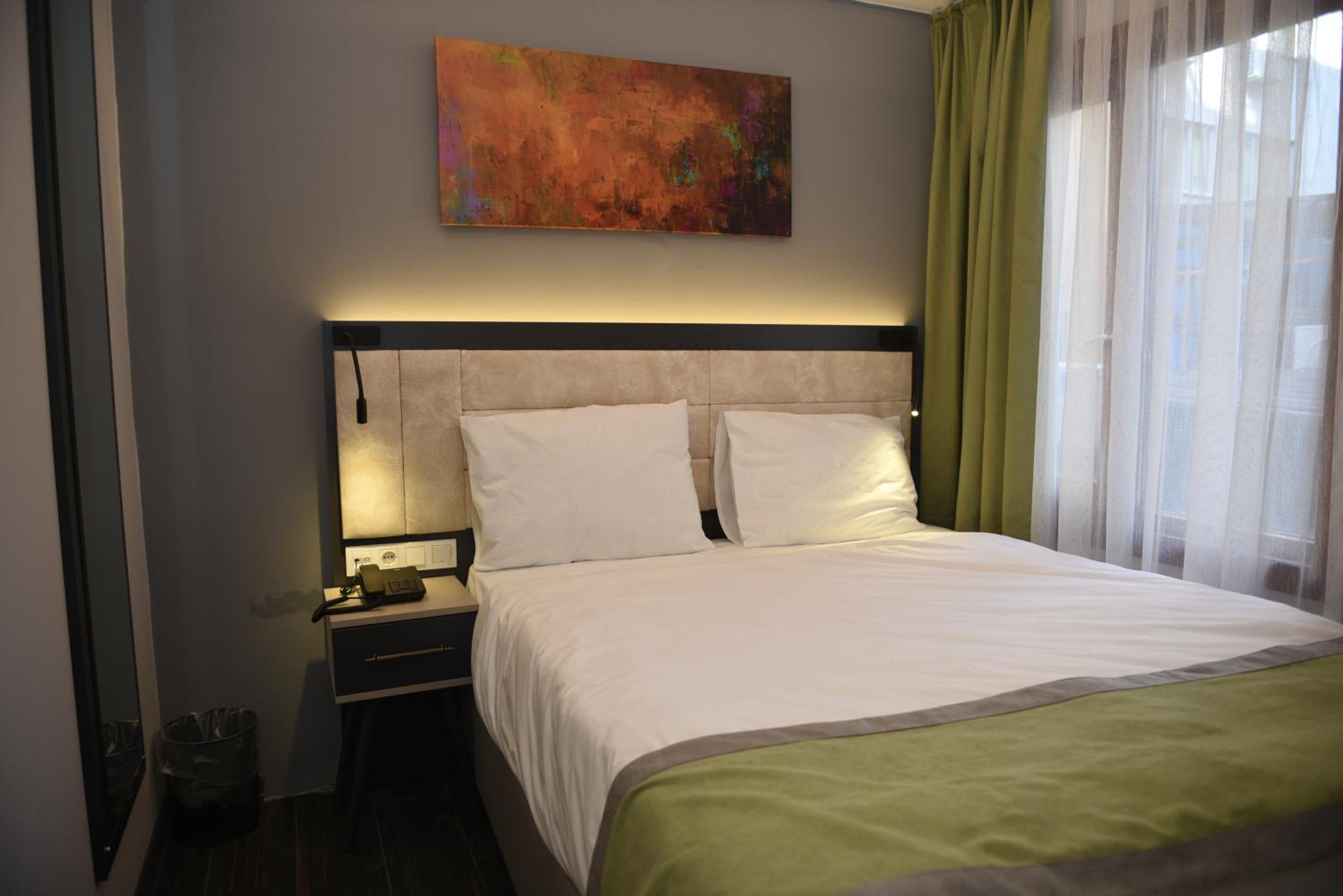 Economy Double Room photo 2