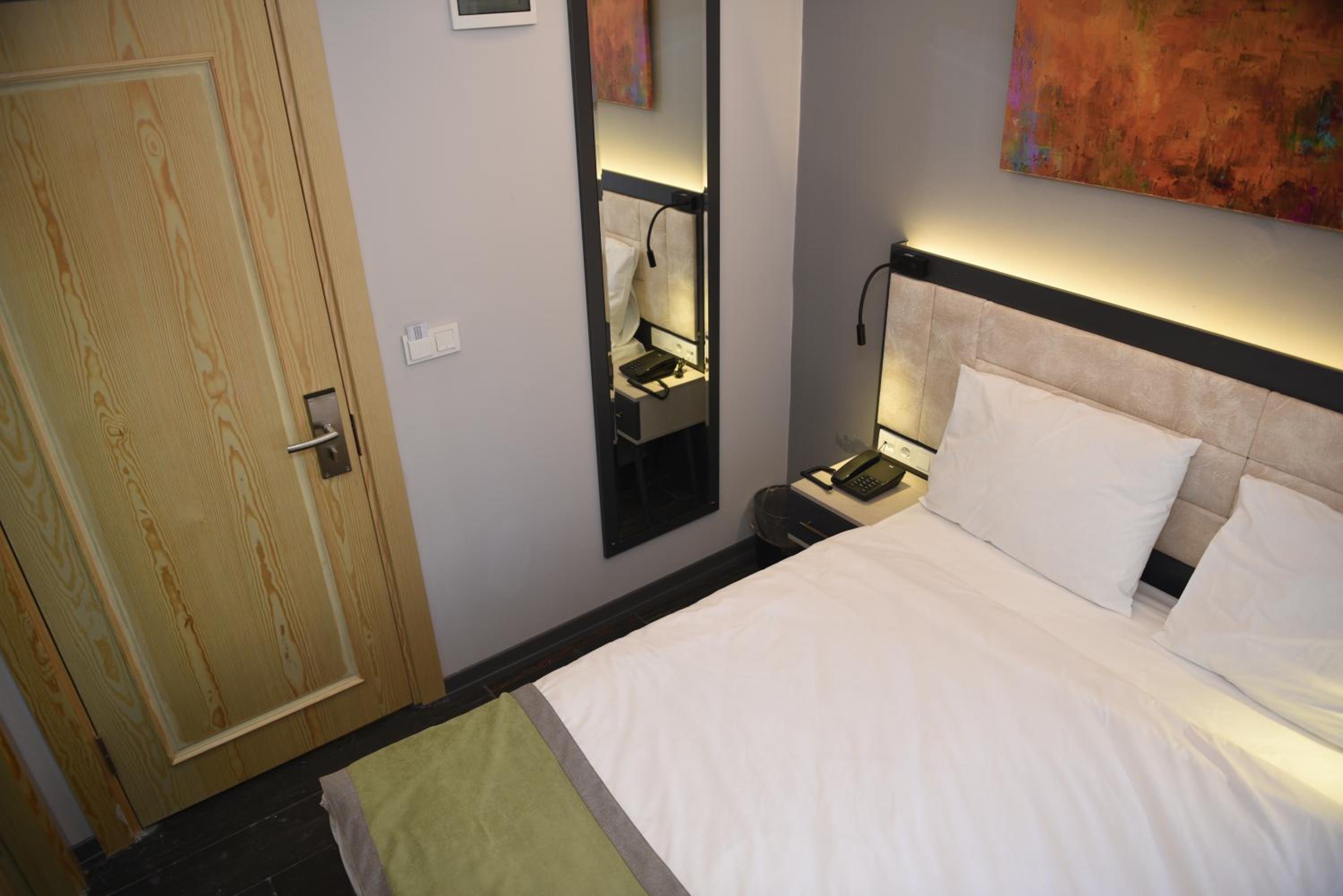 Economy Double Room photo 3