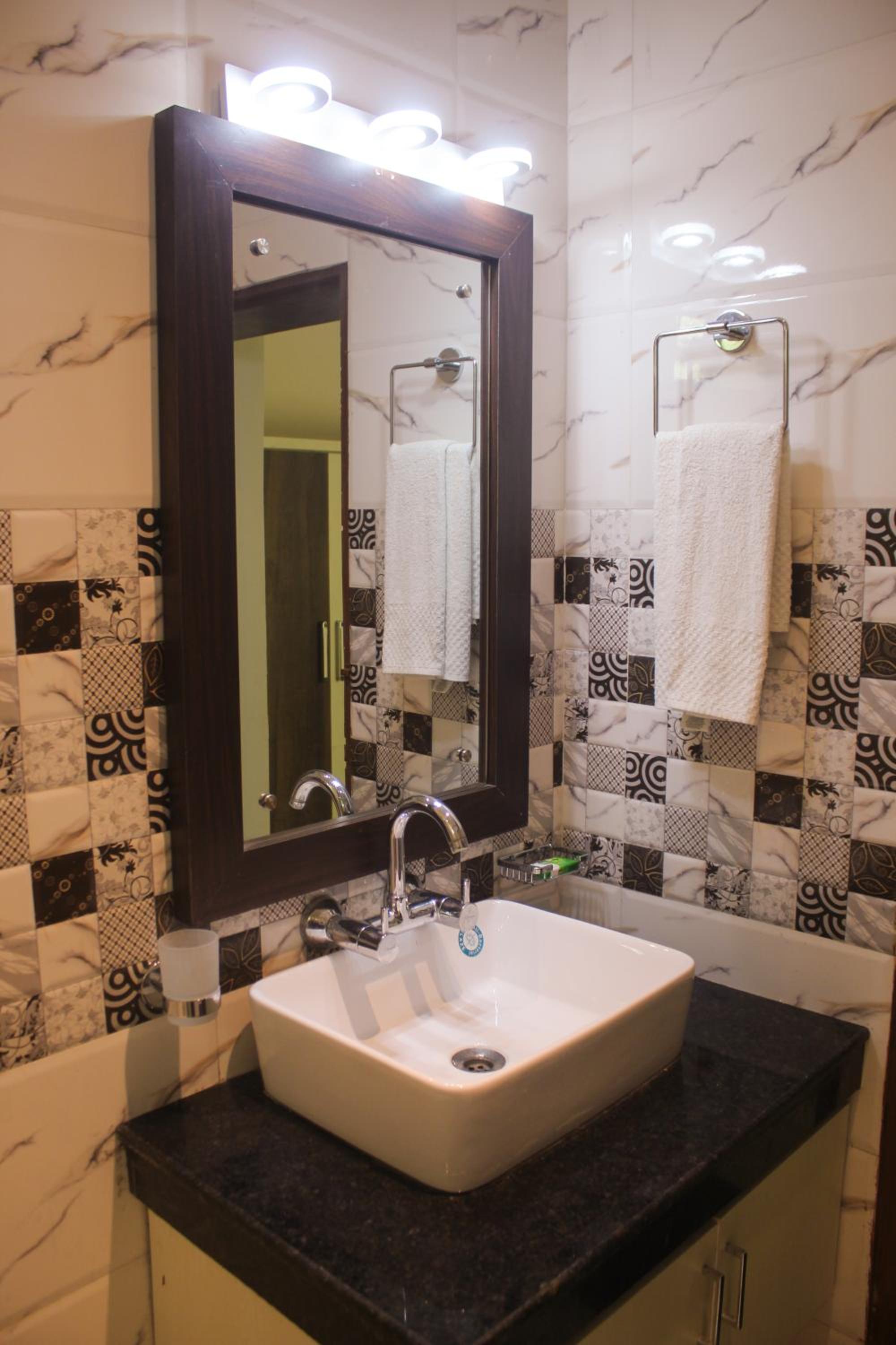 Suite - Photo 5