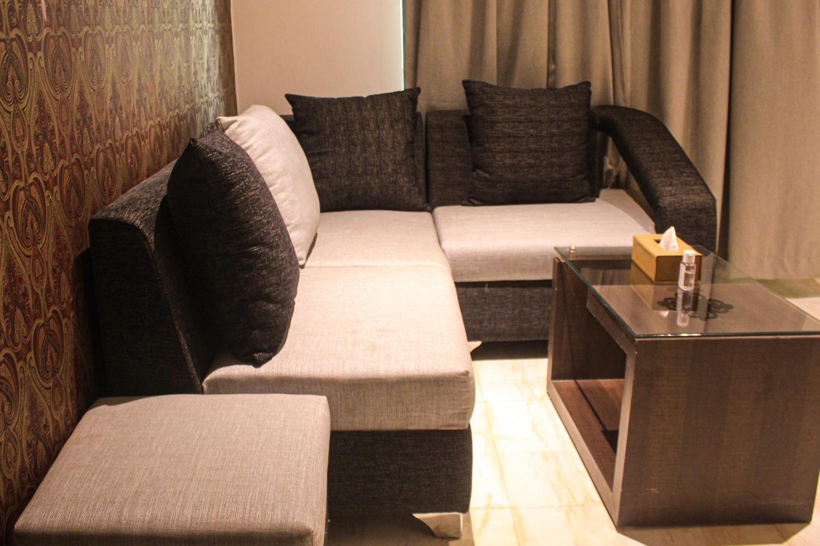 Suite - Photo 3