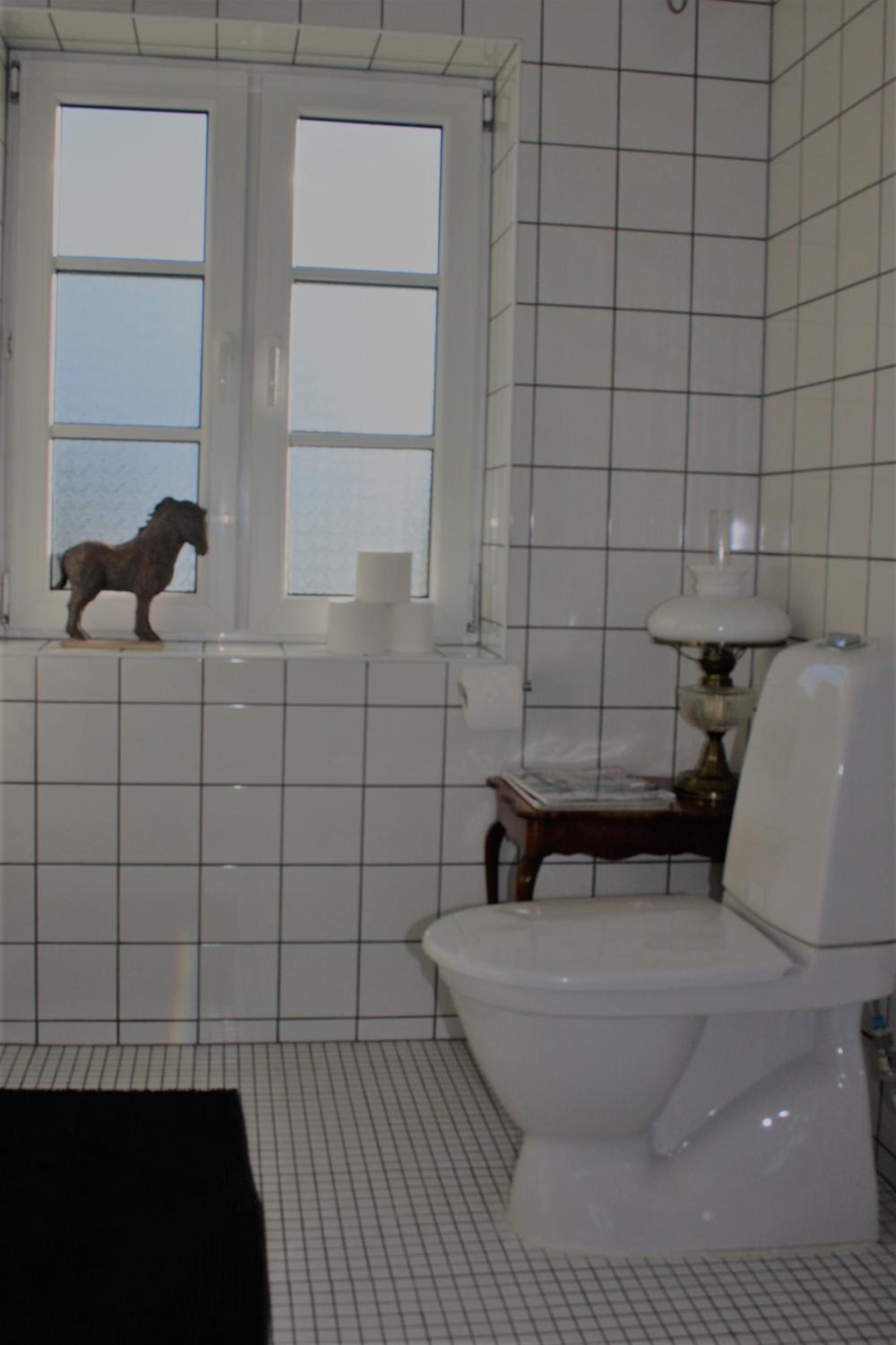 One-Bedroom Apartment - Photo 2