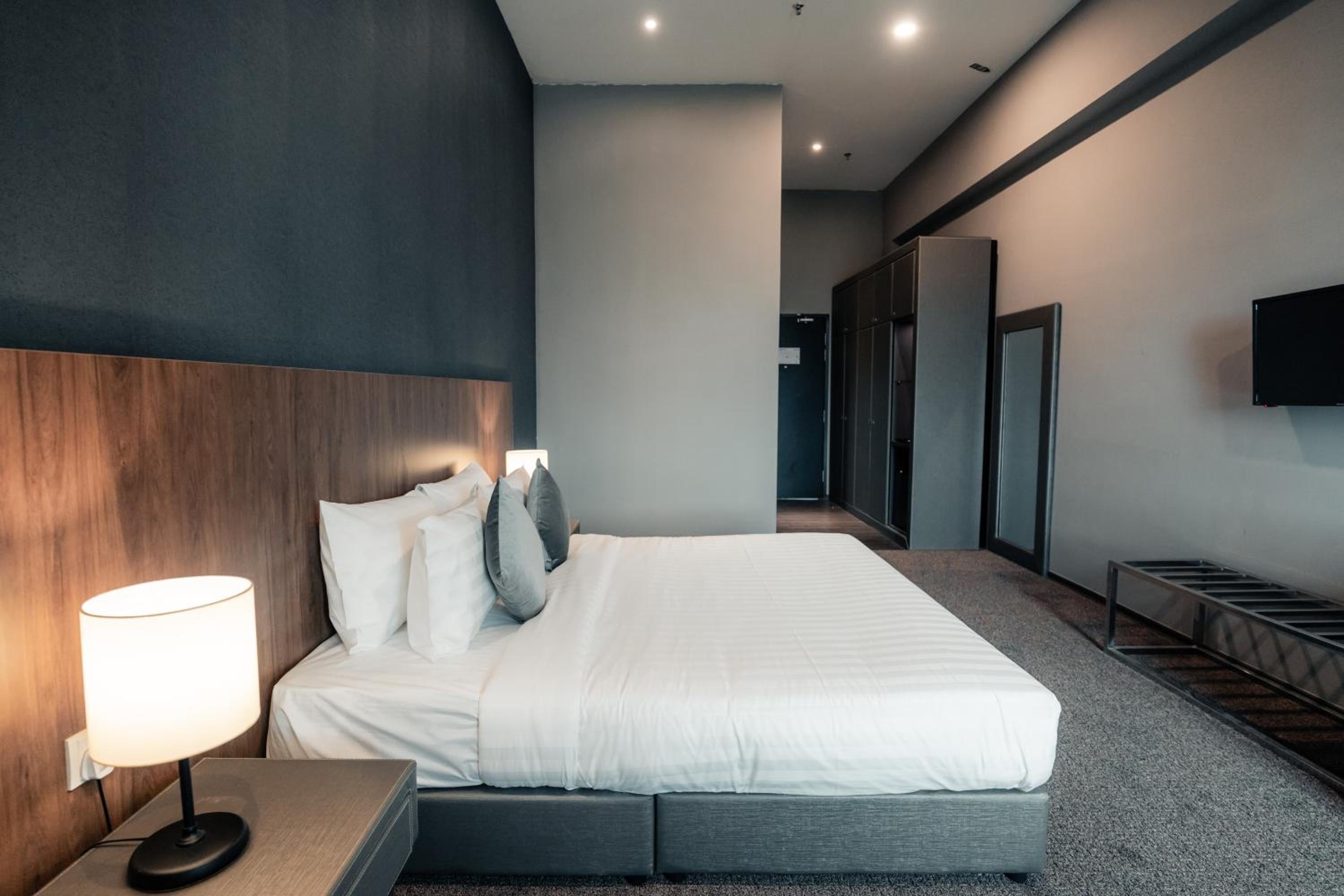 Premier King Room - Photo 25