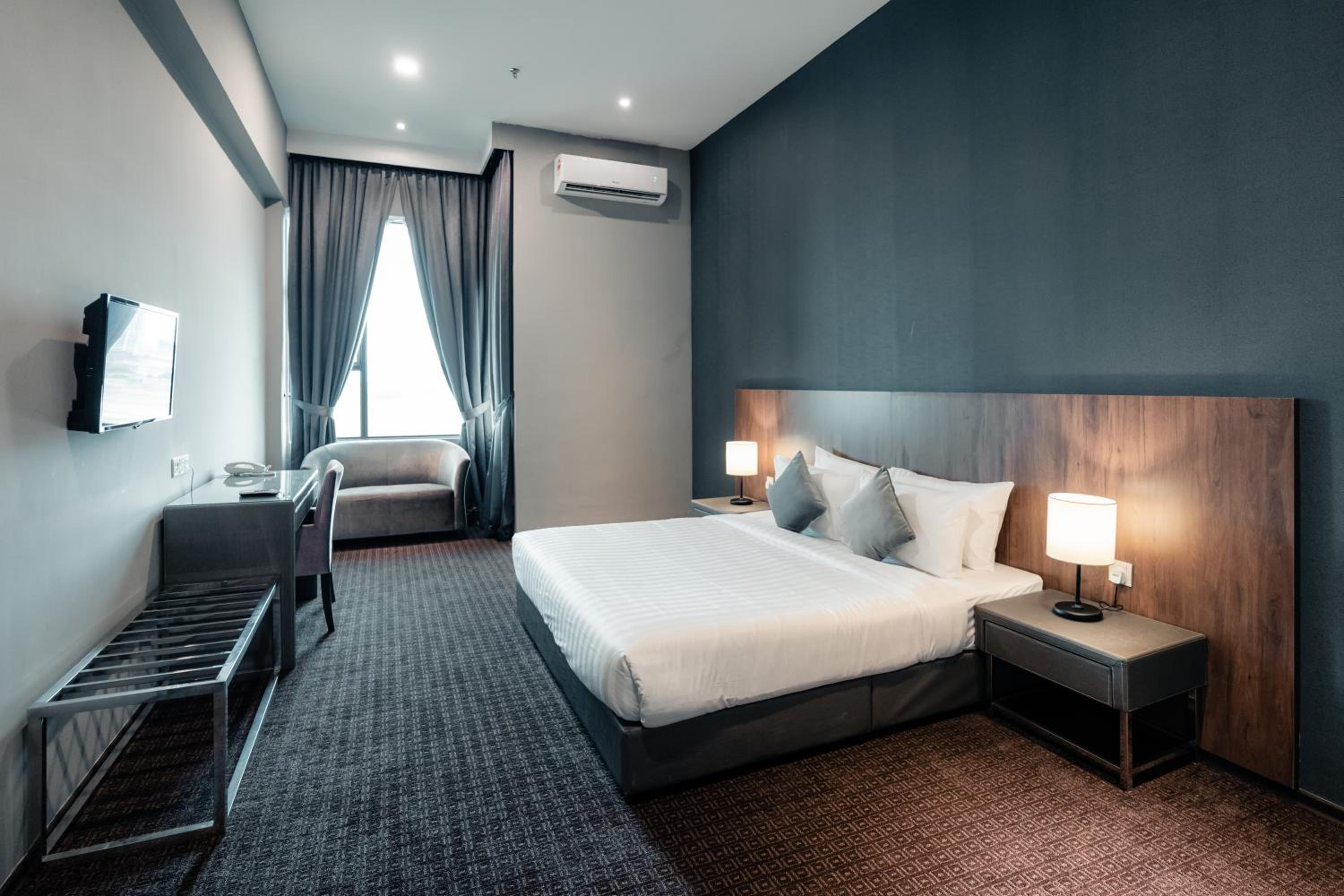 Premier King Room - Photo 6