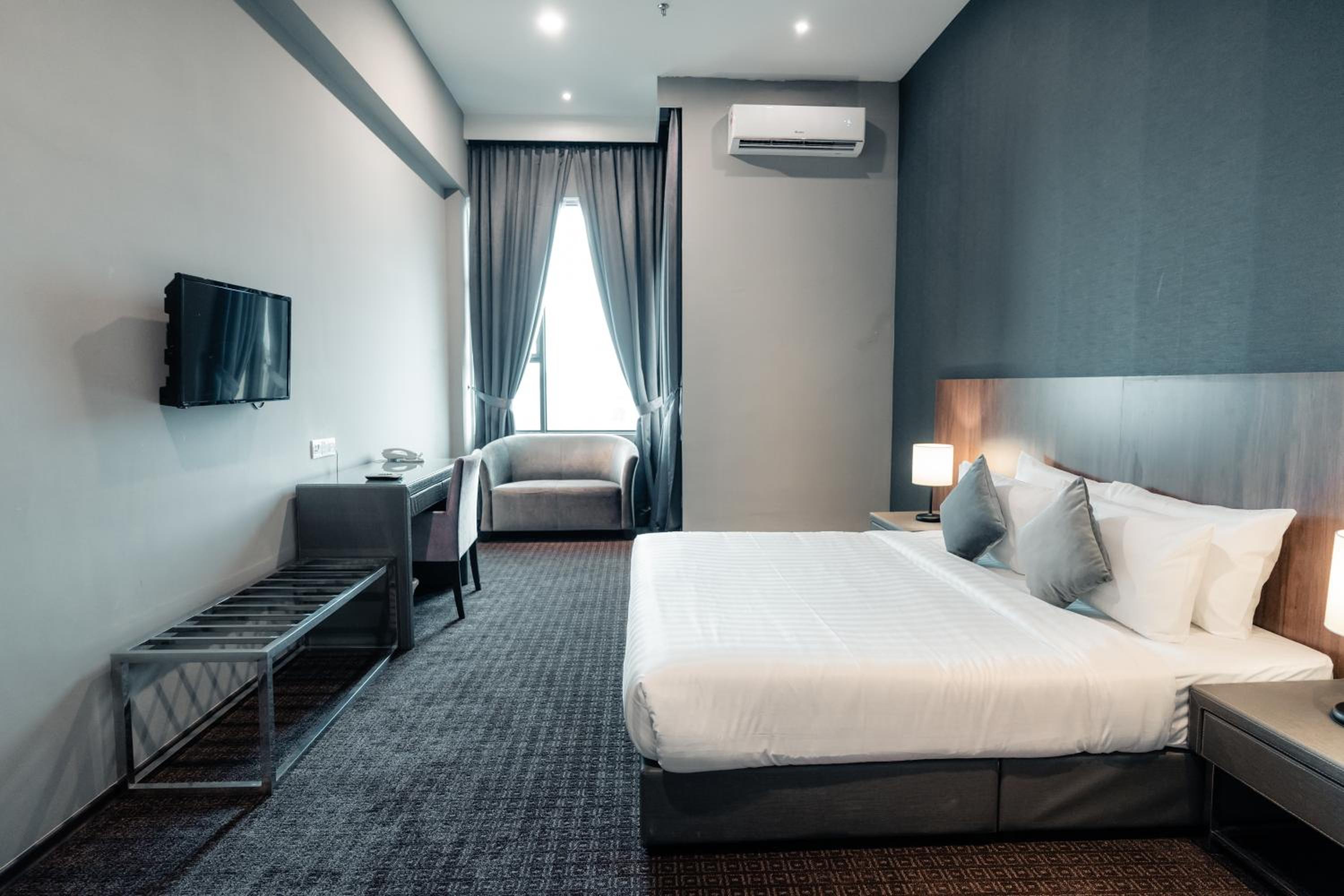 Premier King Room - Photo 30