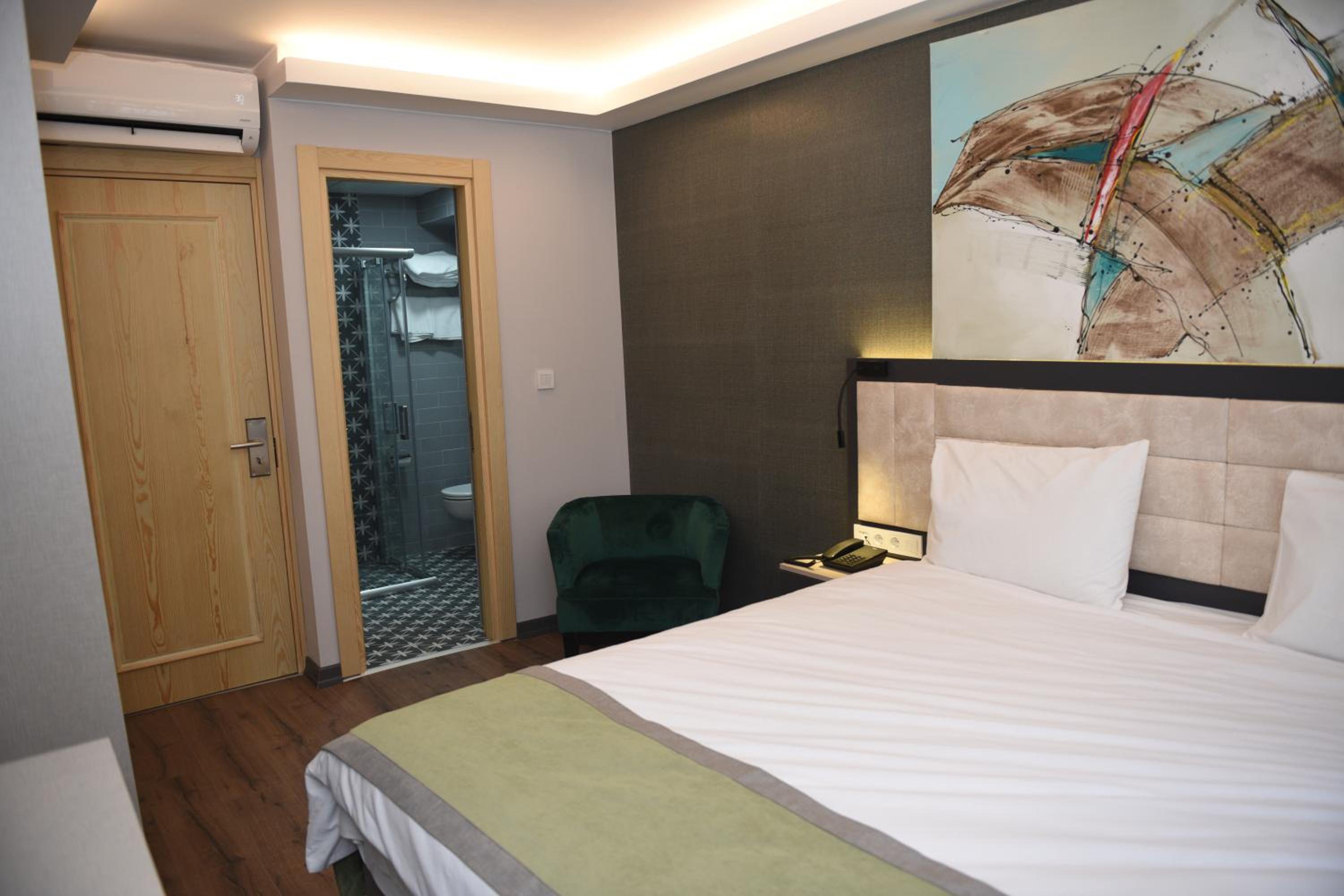 Standard Double Room photo 2