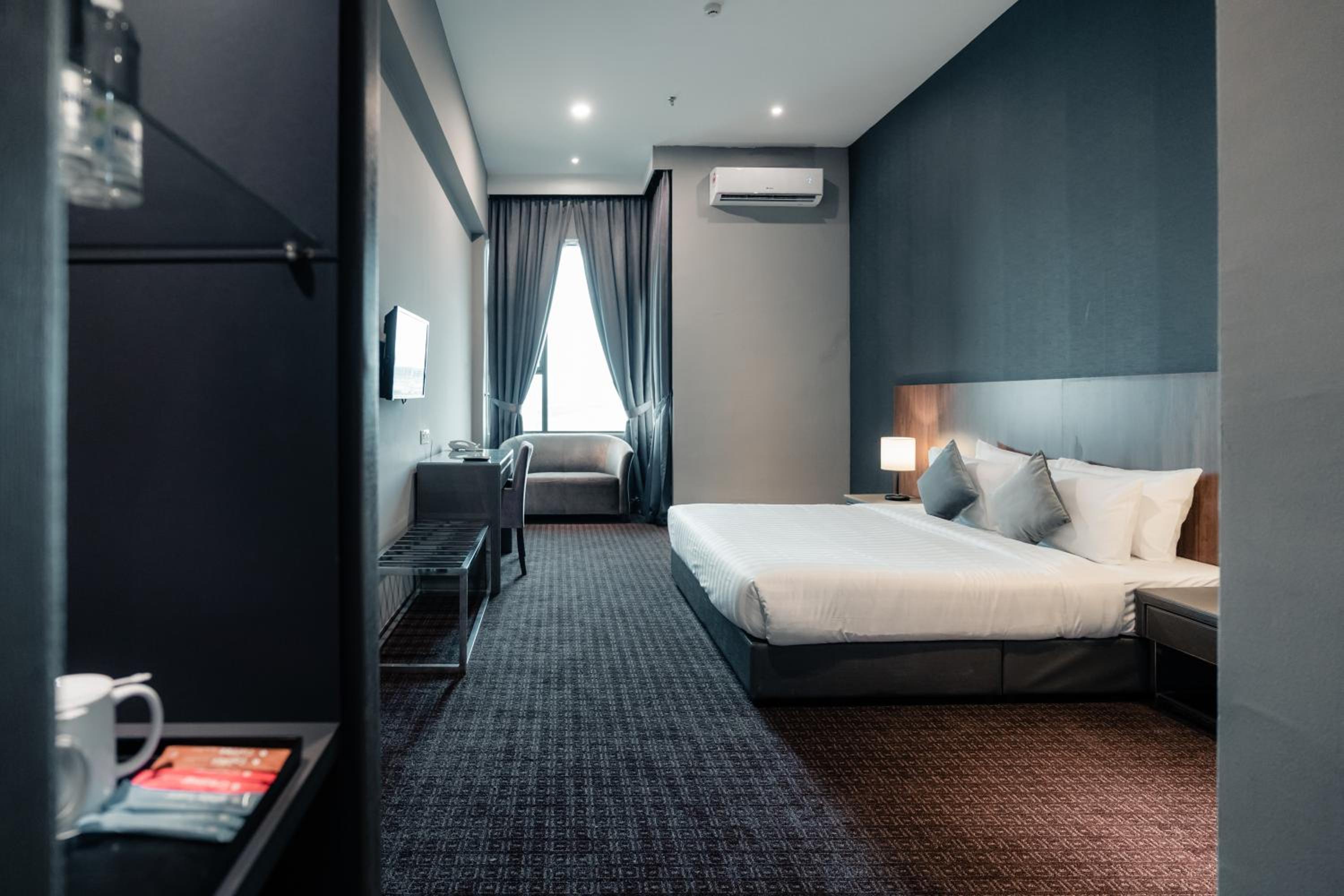 Premier King Room - Photo 5