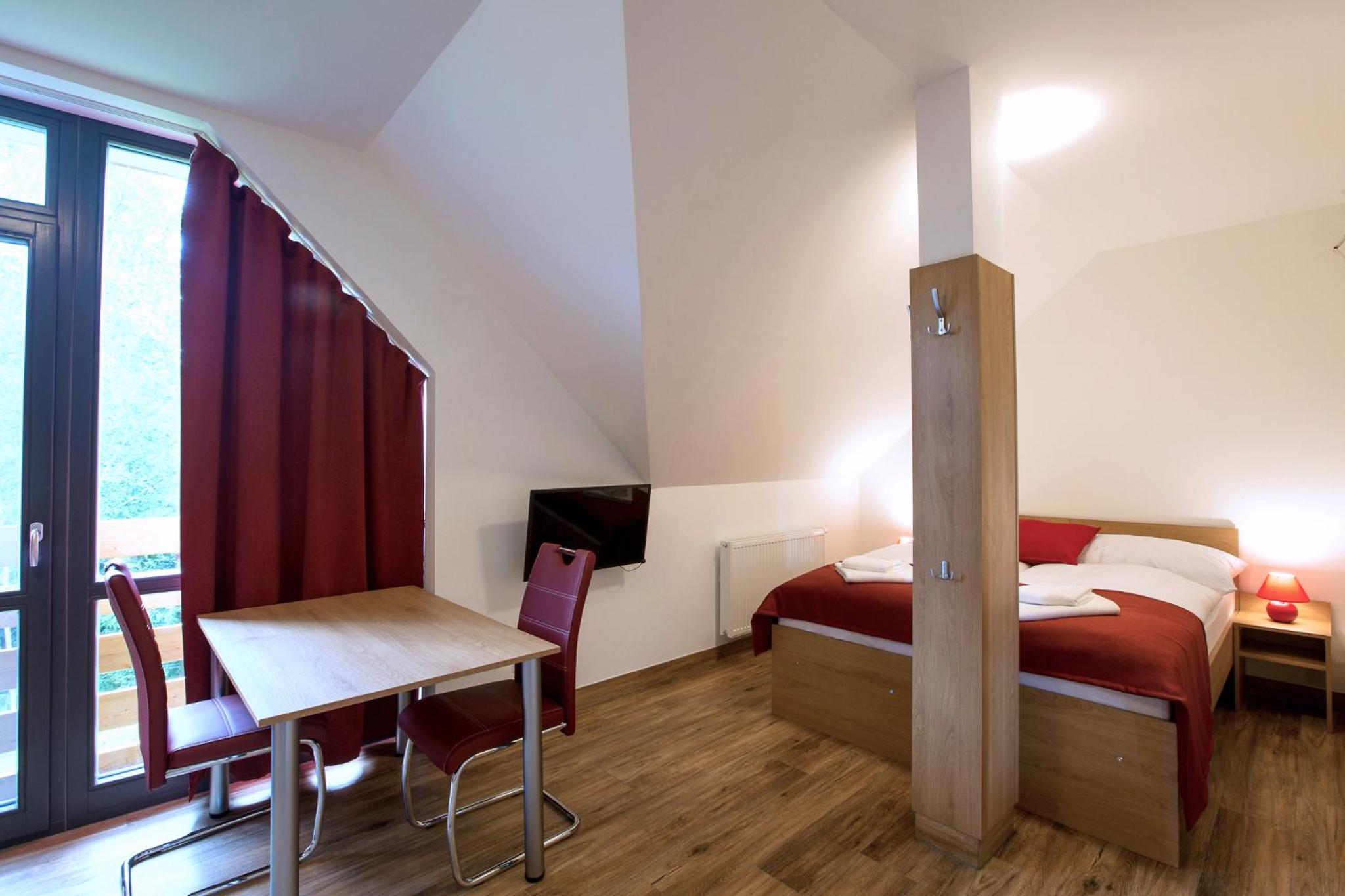 Deluxe Double Room (2 Adults + 1 Child) - Photo 3