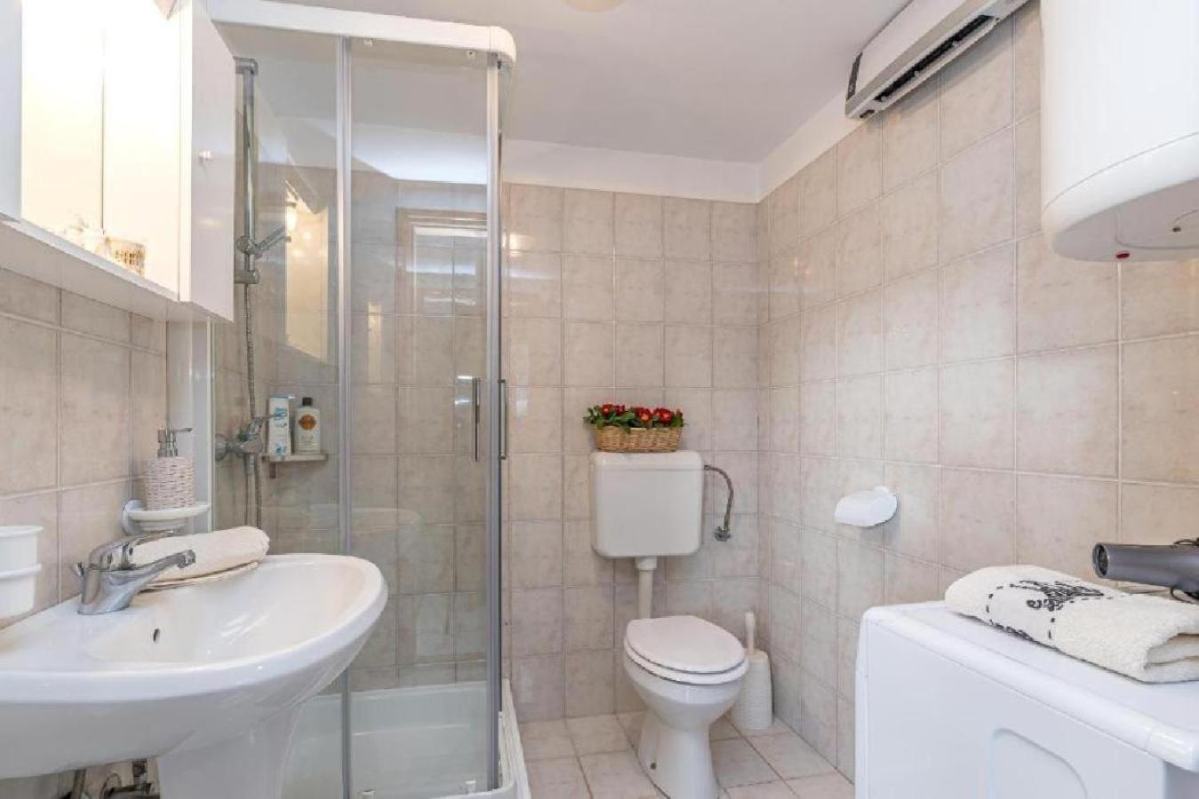 Two-Bedroom House photo 2