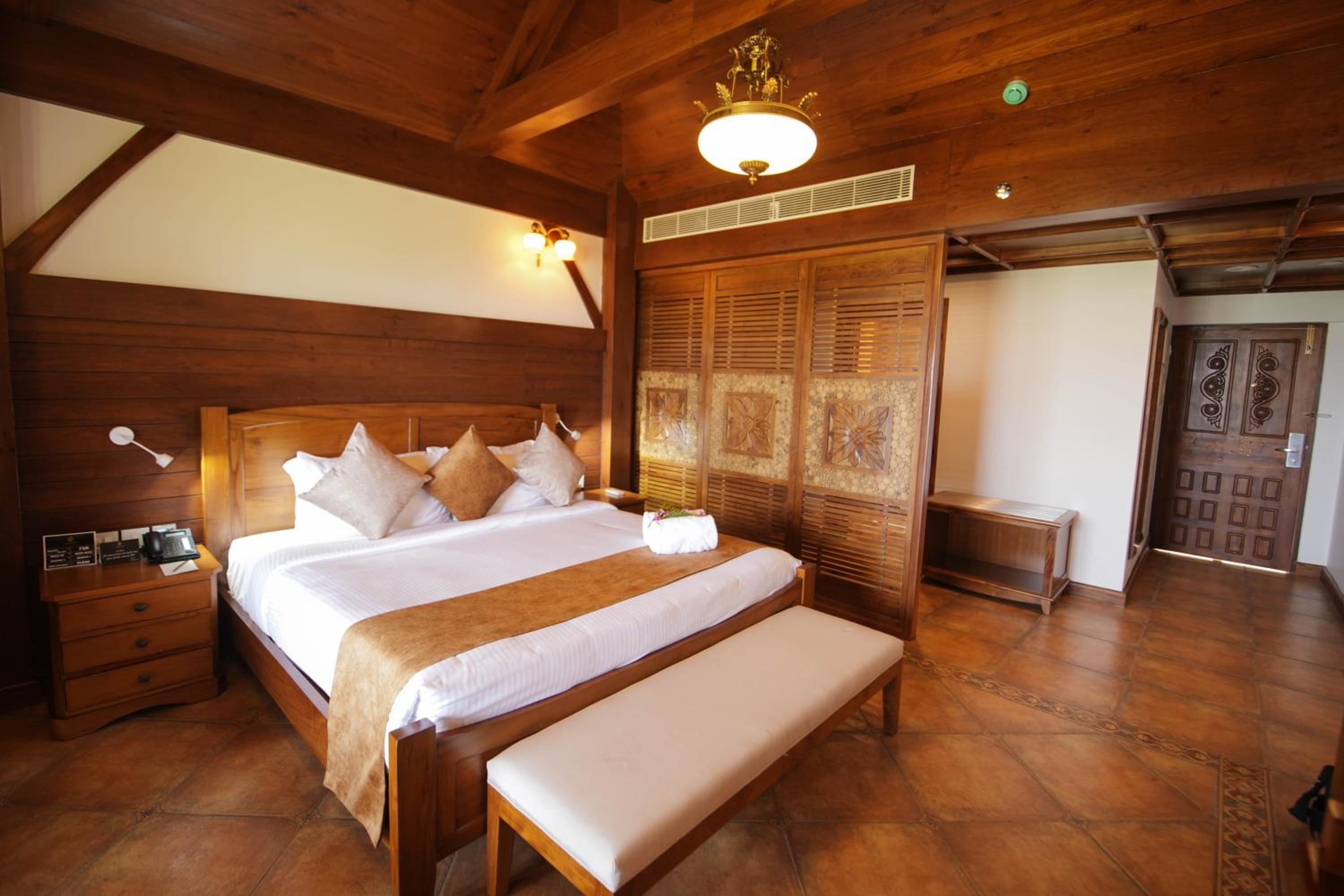 Double Room with Lake View - Photo 16