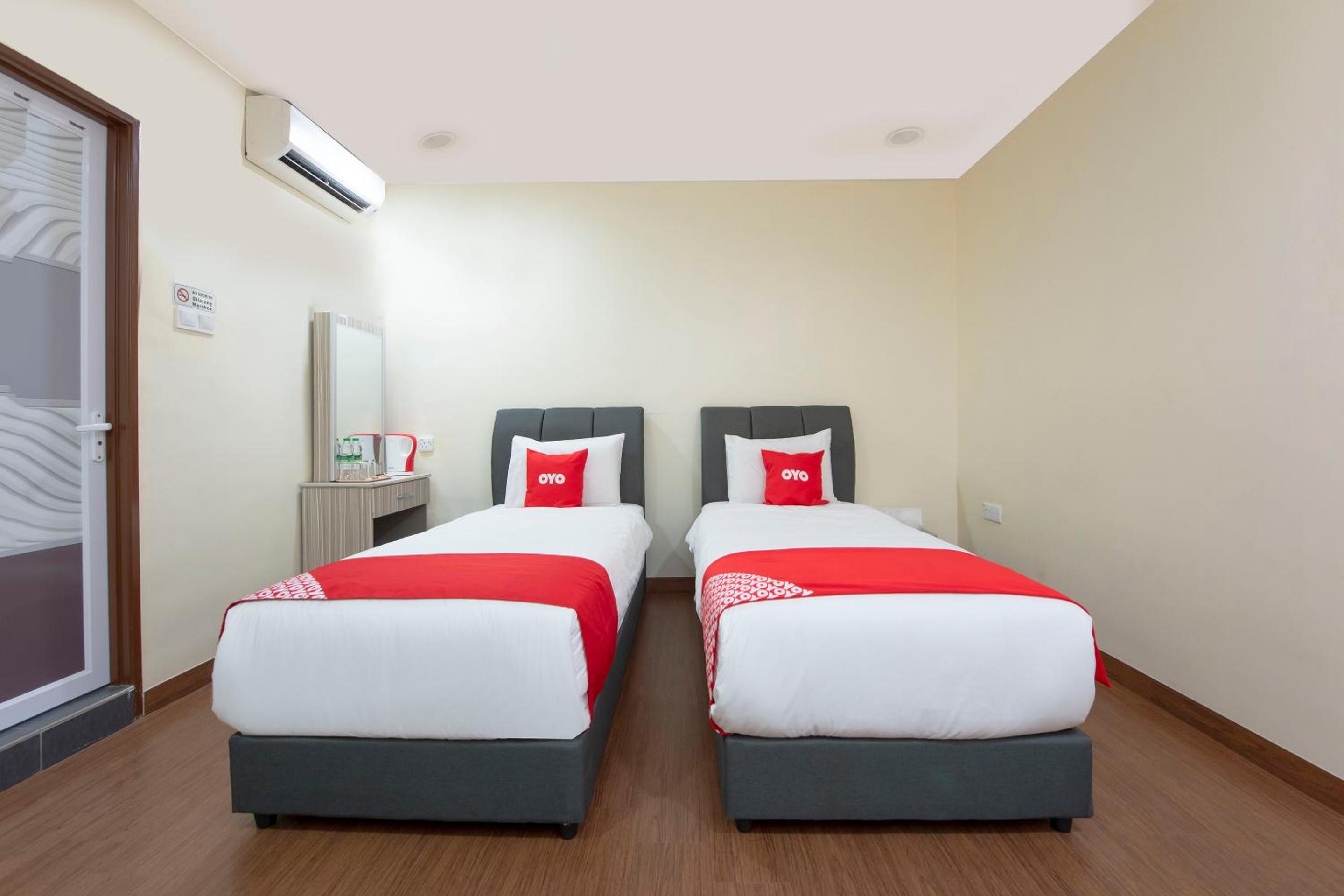 Standard Twin Room - Photo 2