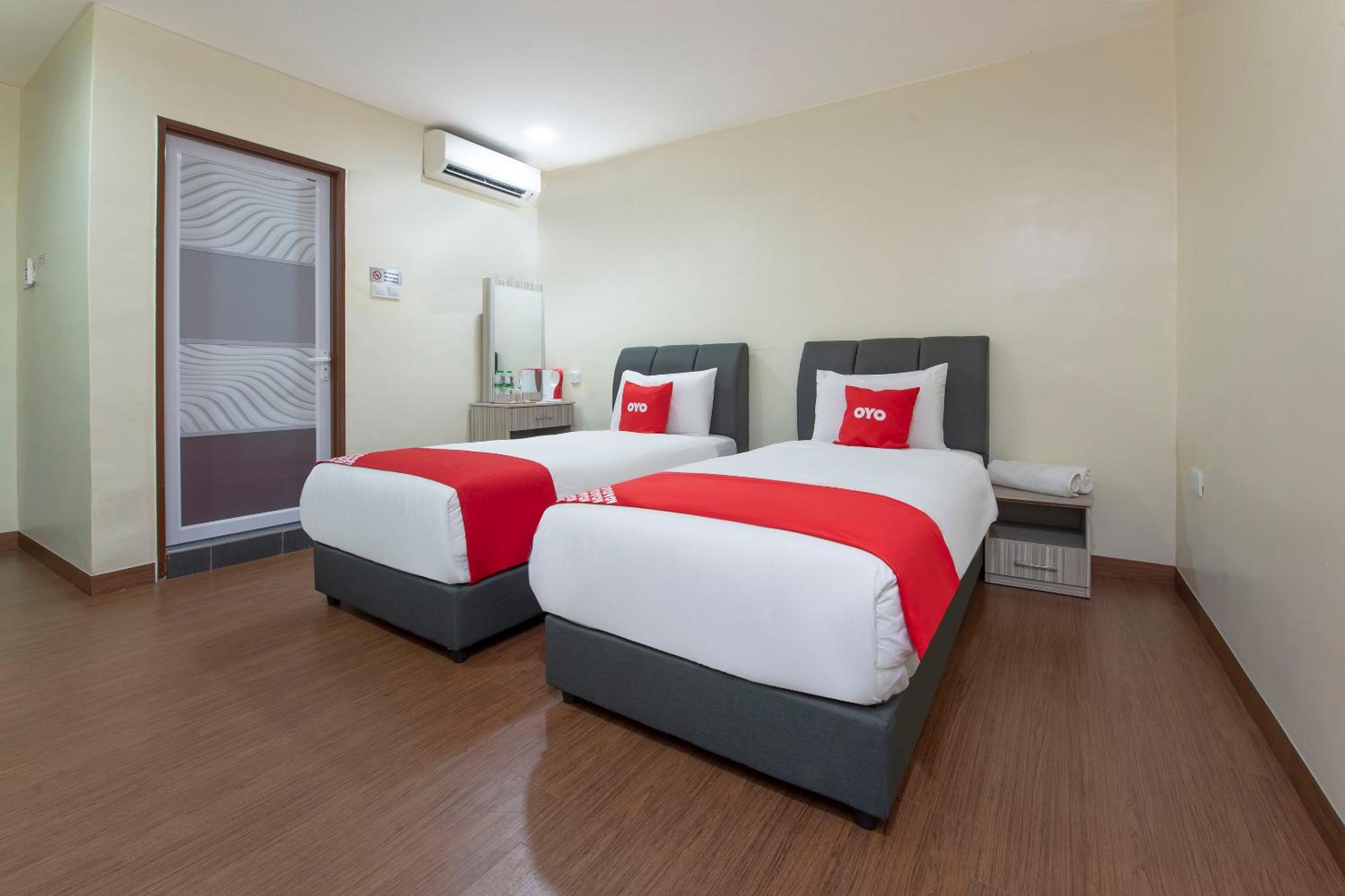Standard Twin Room - Photo 3