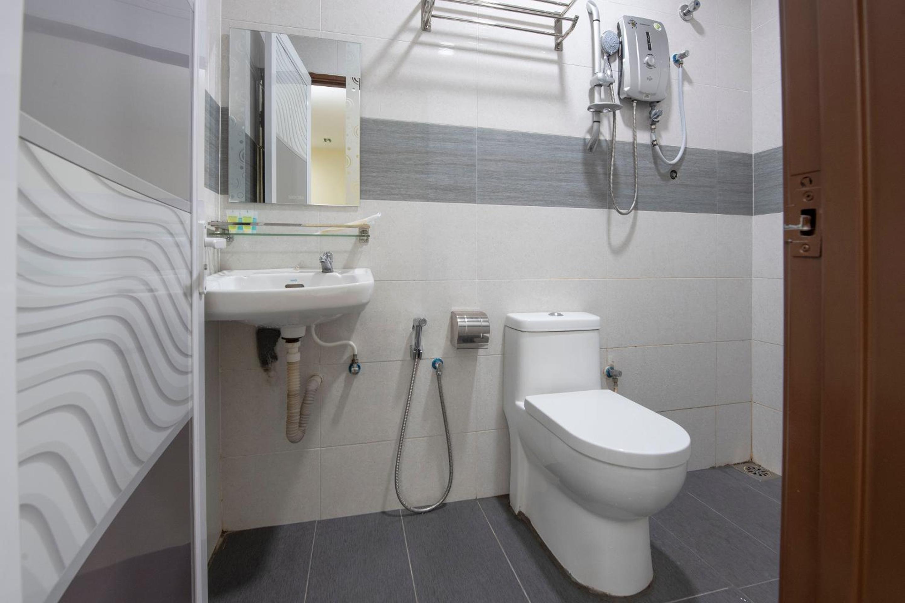 Standard Twin Room - Photo 4