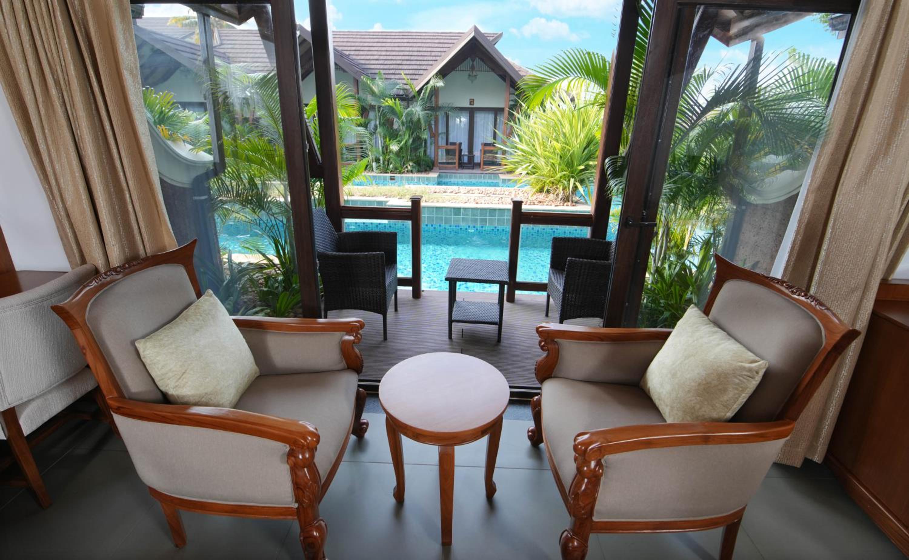 King Room with Pool View - Photo 21