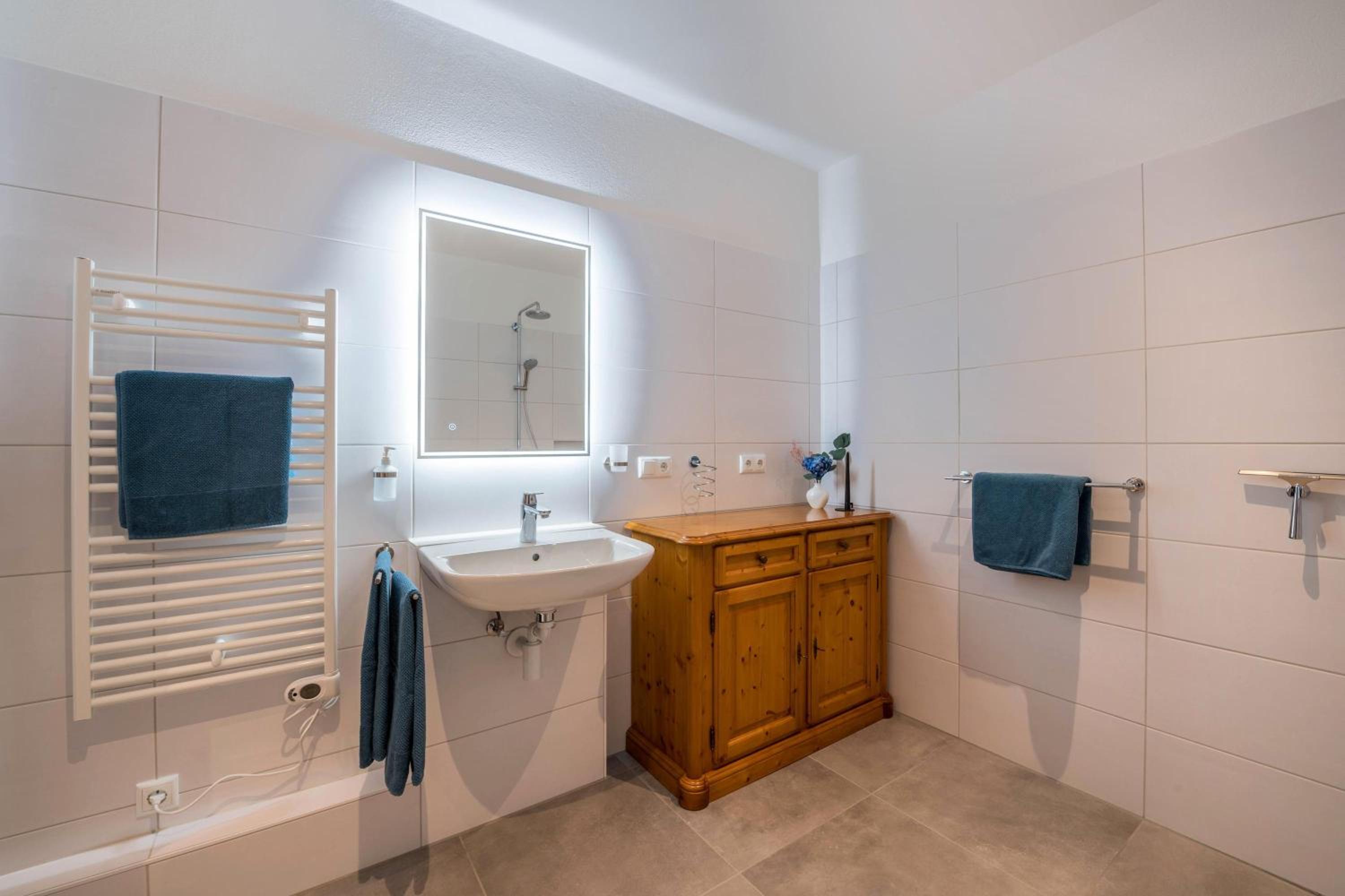 Superior One-Bedroom Apartment with Balcony - Photo 10