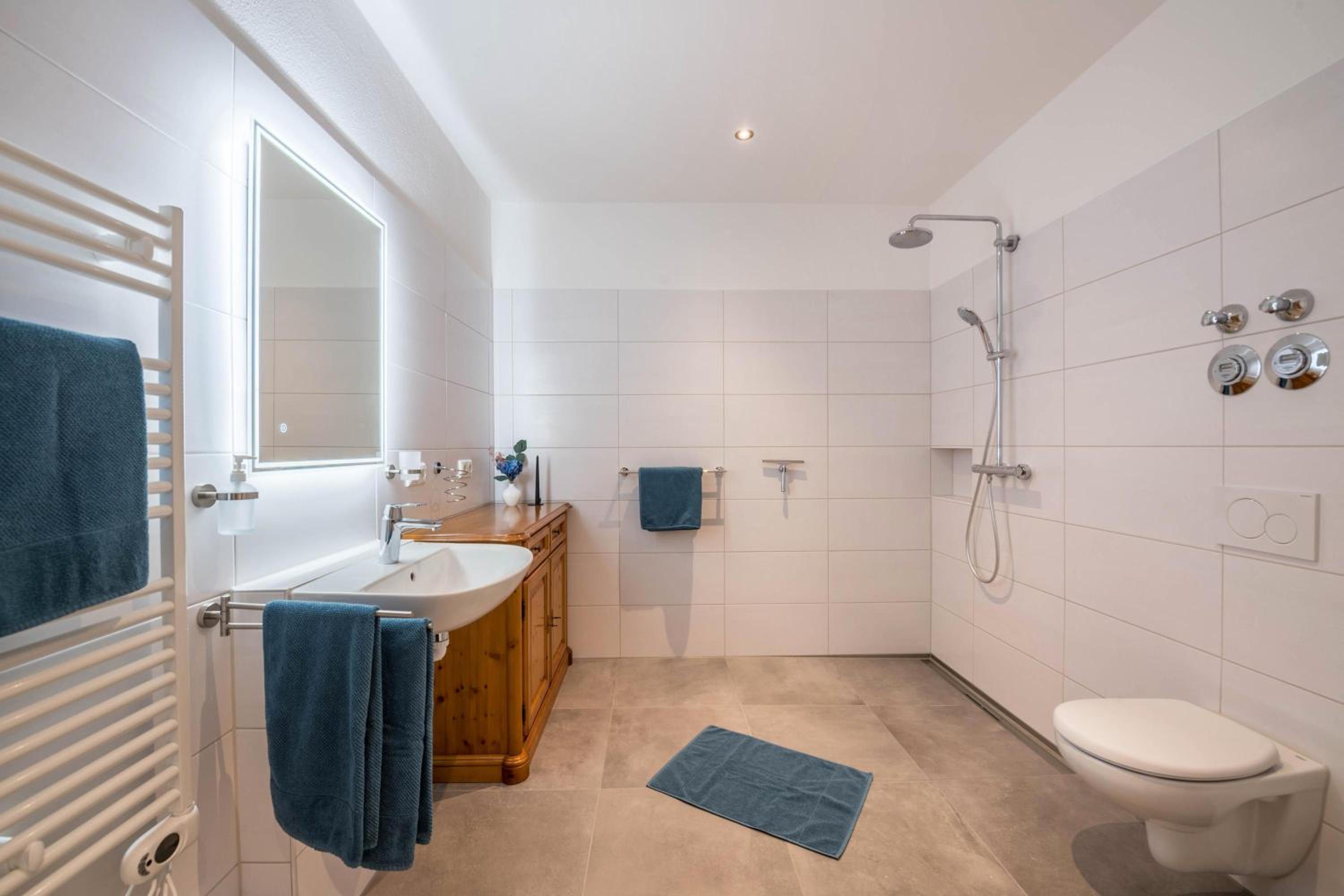 Superior One-Bedroom Apartment with Balcony - Photo 2
