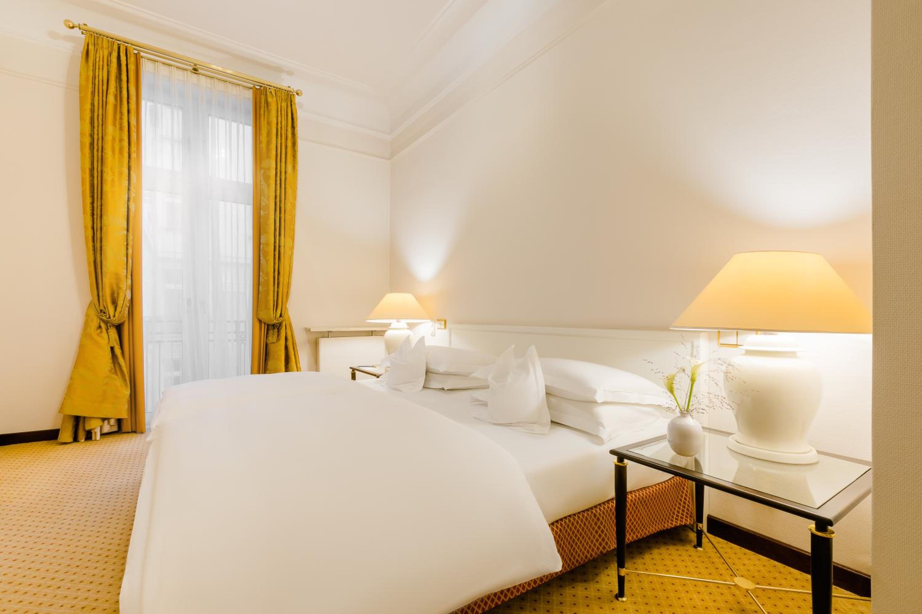 Suite - Photo 10