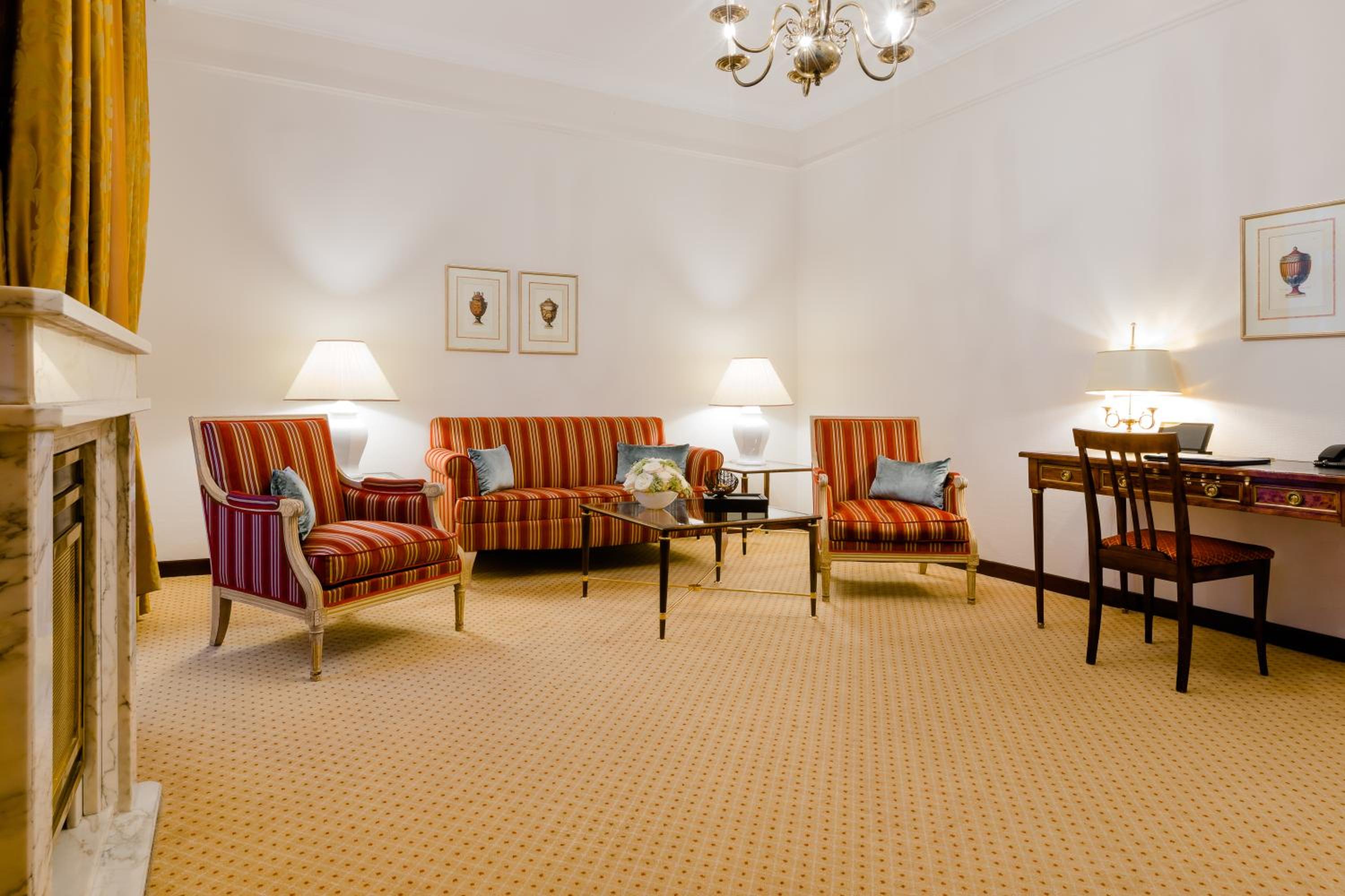 Suite - Photo 9