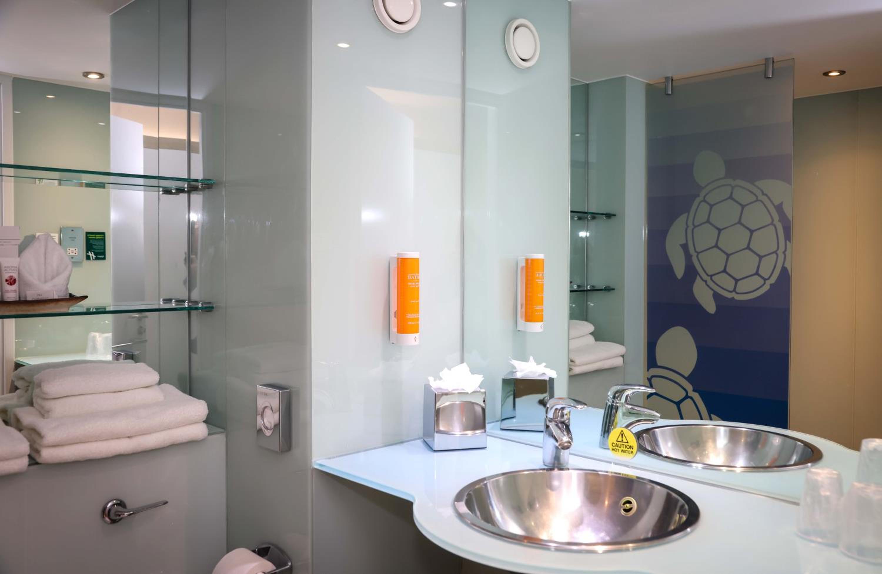 Standard Queen Room - Photo 9