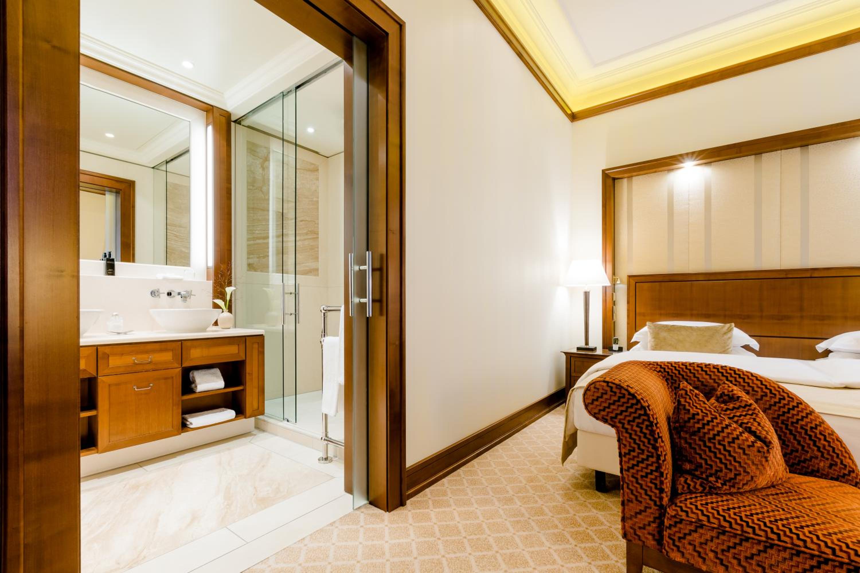 Executive Suite thumbnail 6