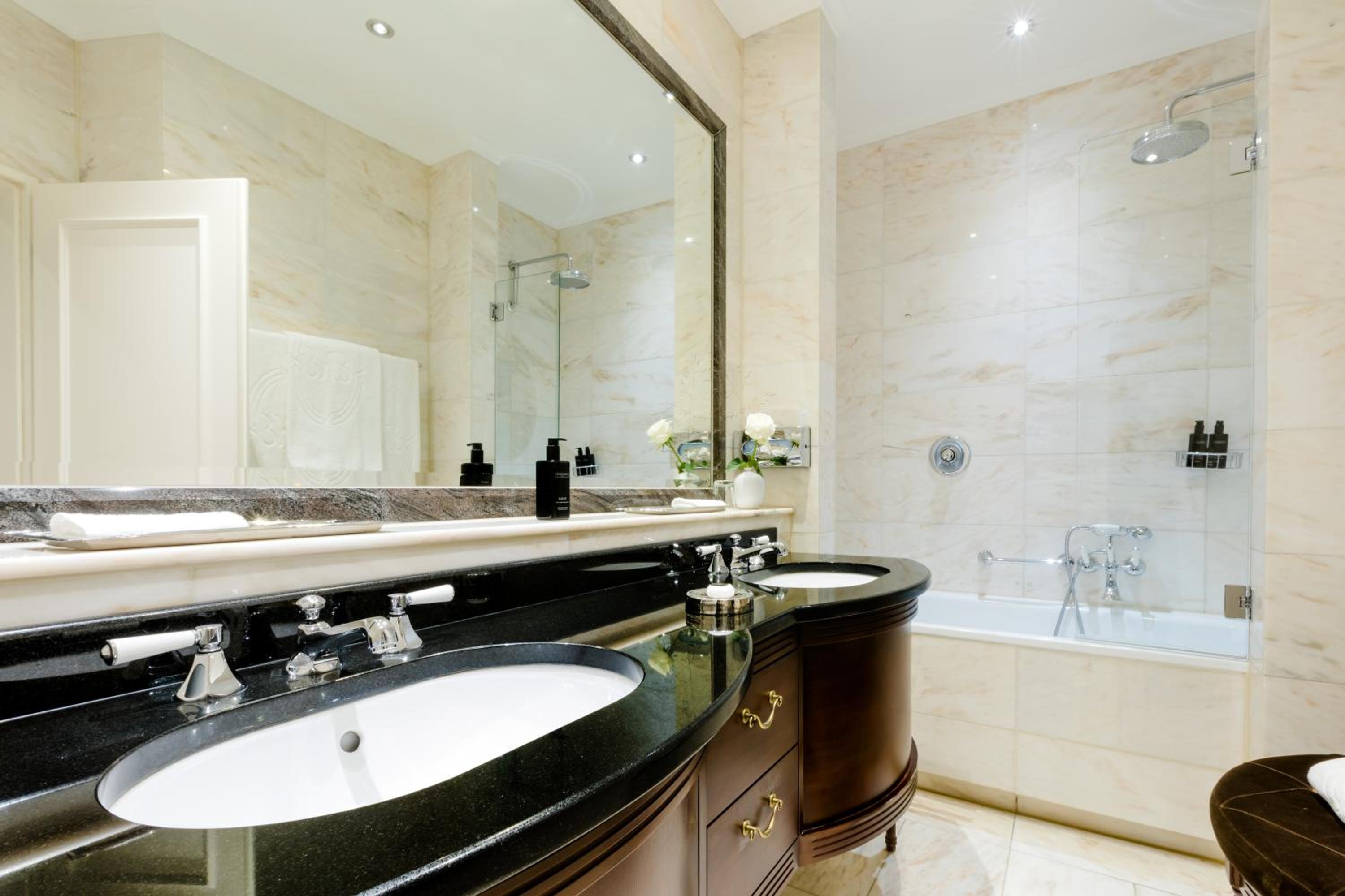 Grand Deluxe Double or Twin Room thumbnail 5